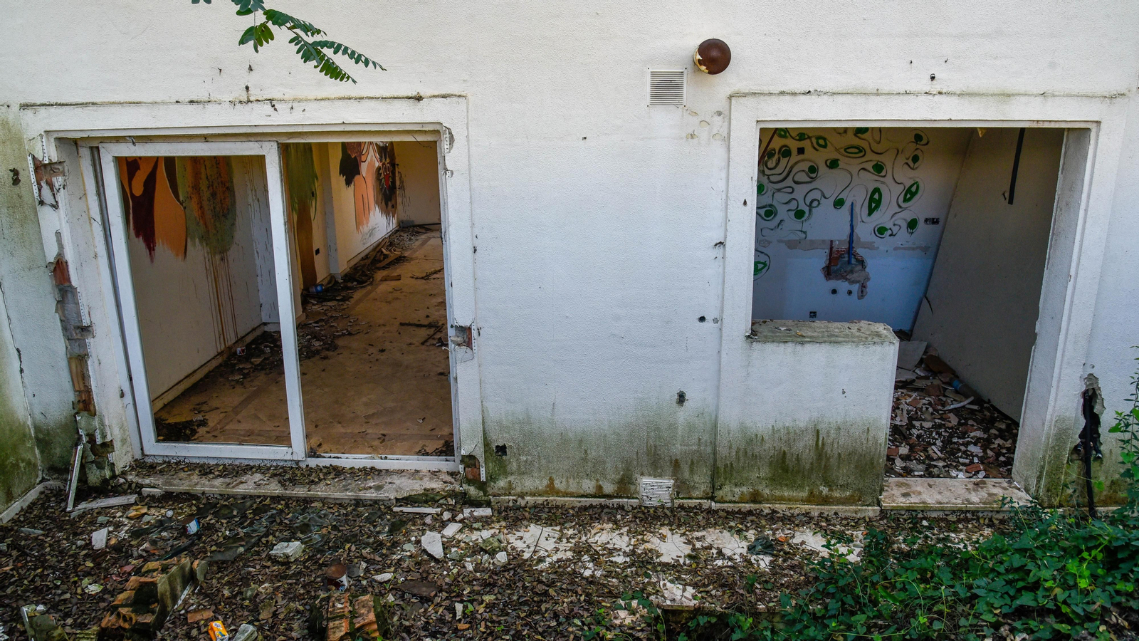 Fotos de la urbanización abandonada en Cortijo Grande, en Los Barrios