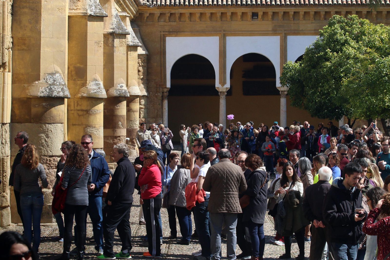 Turistas durante la Semana Santa de Córdoba.