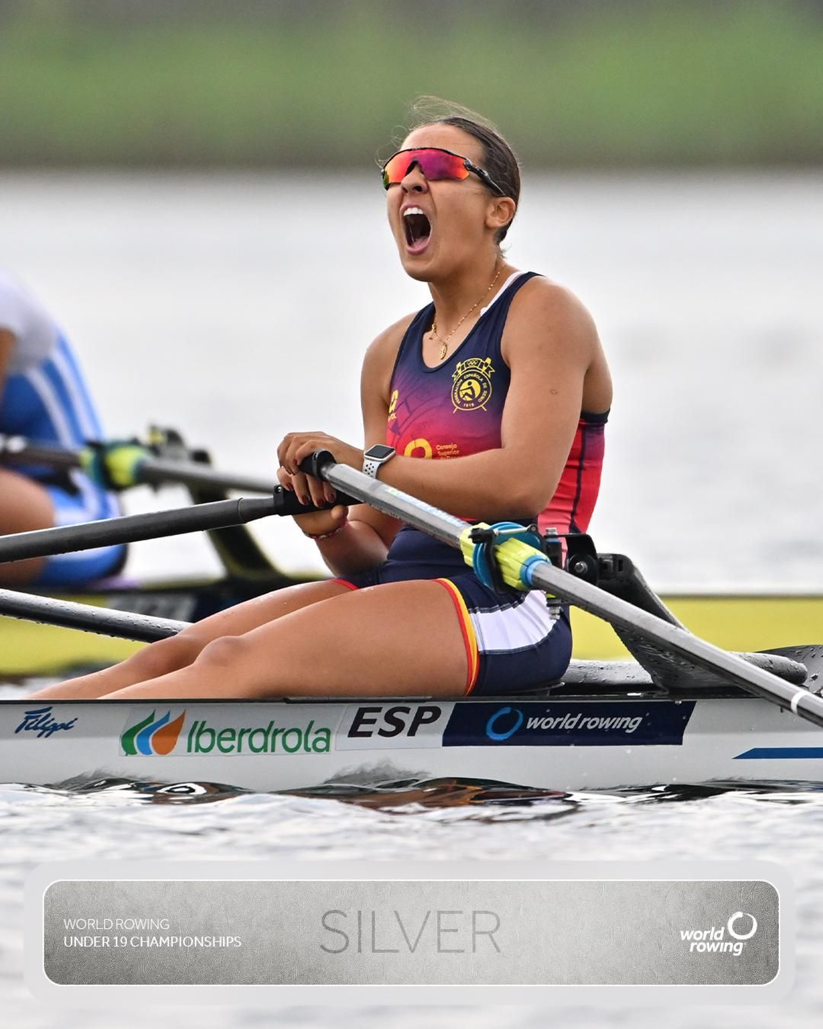 Esther Fuerte al término de la prueba en la que logró proclamarse subcampeona del mundo júnior en skiff.