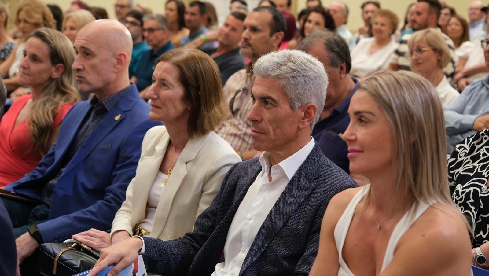 El Doctor Antonio Ríos presenta su libro 'Una Rodilla Feliz', en imágenes