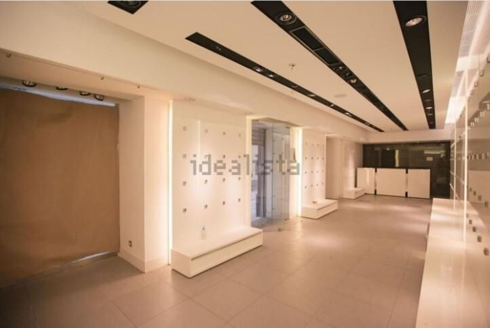 El interior del antiguo local de Oysho, en la calle Columela.