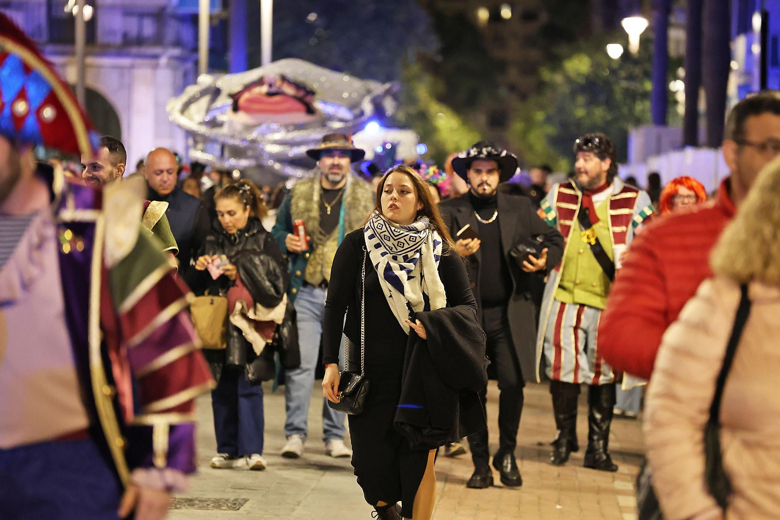 Imágenes del entierro del choco por las calles de Huelva