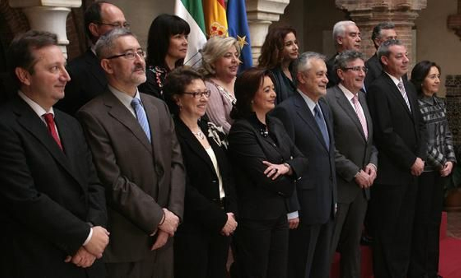 Foto de familia del nuevo Gobierno andaluz.

Foto: JC Munoz