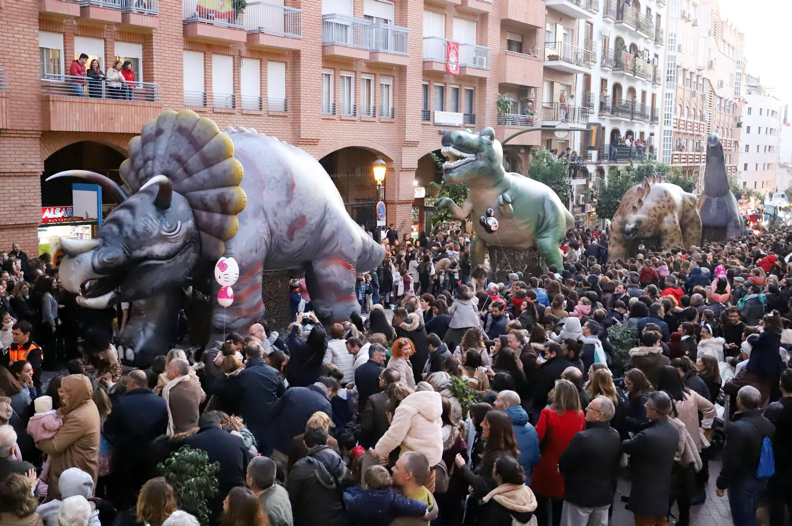 Imágenes de la cabalgata de los Reyes Magos de Huelva