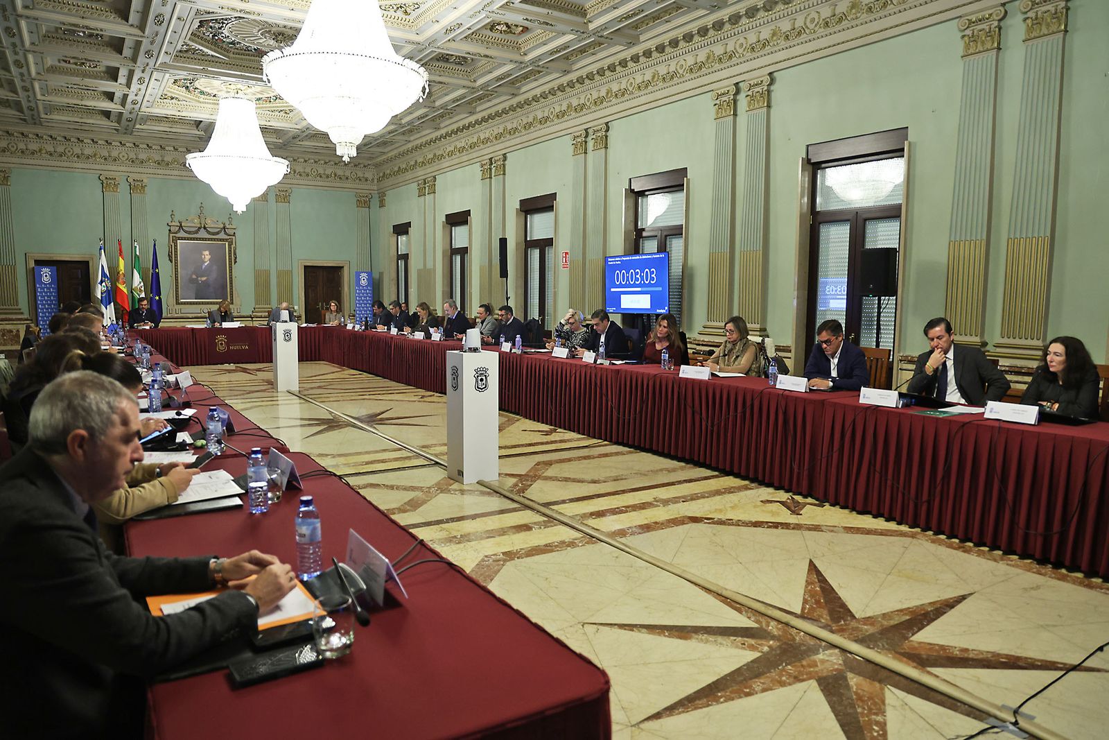 Las fotografías del pleno extraordinario en el Ayuntamiento de Huelva por la concesión de distinciones y honores de la Ciudad de Huelva