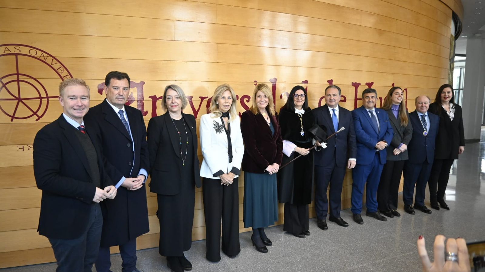 Autoridades onubenses en el Jacobo del Barco, durante el acto de celebración del 3 de marzo.
