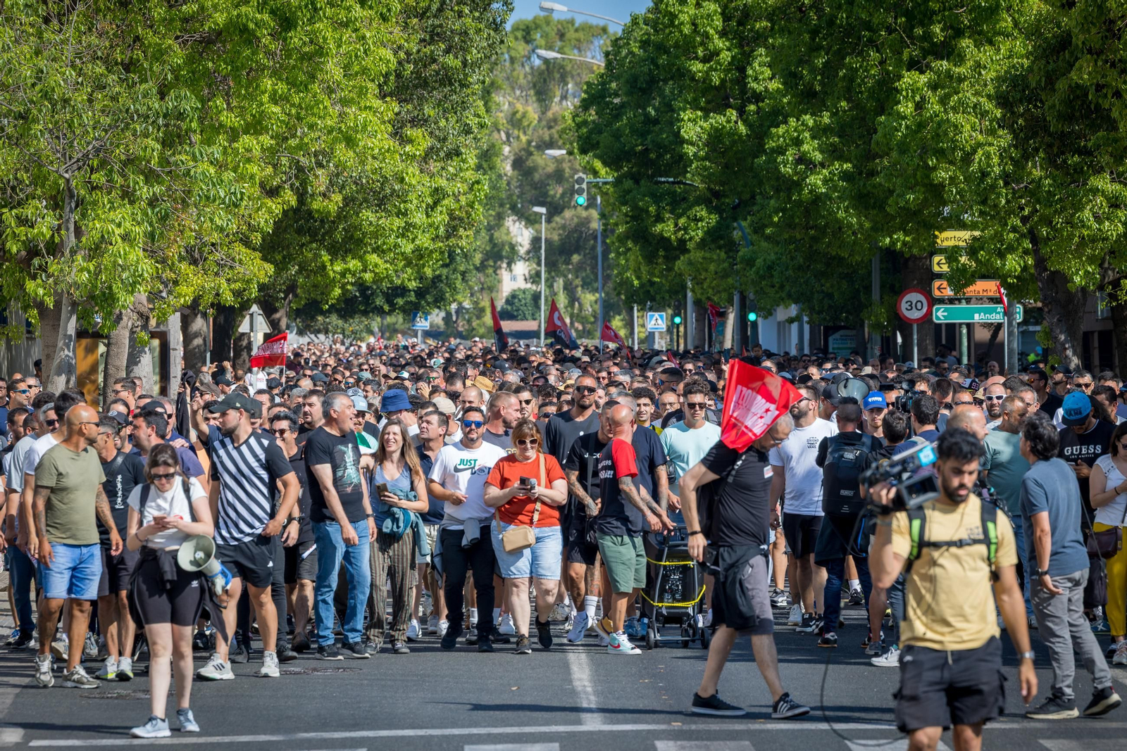 Las imágenes de las protestas de la huelga del metal en Cádiz de este miércoles 25 de junio