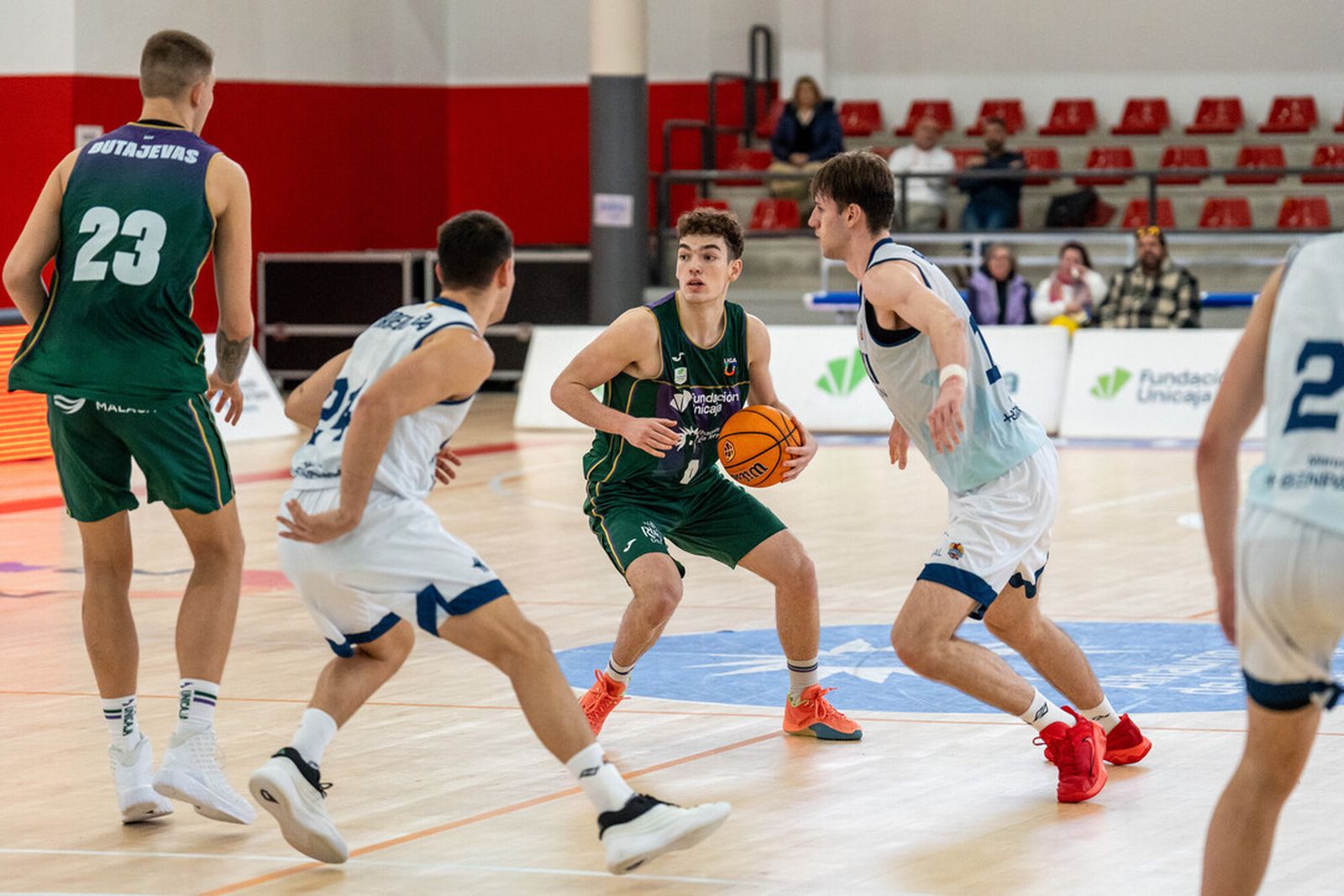 Liga U22: Carácter y remontada del Unicaja ante el BAXI Manresa (88-85)