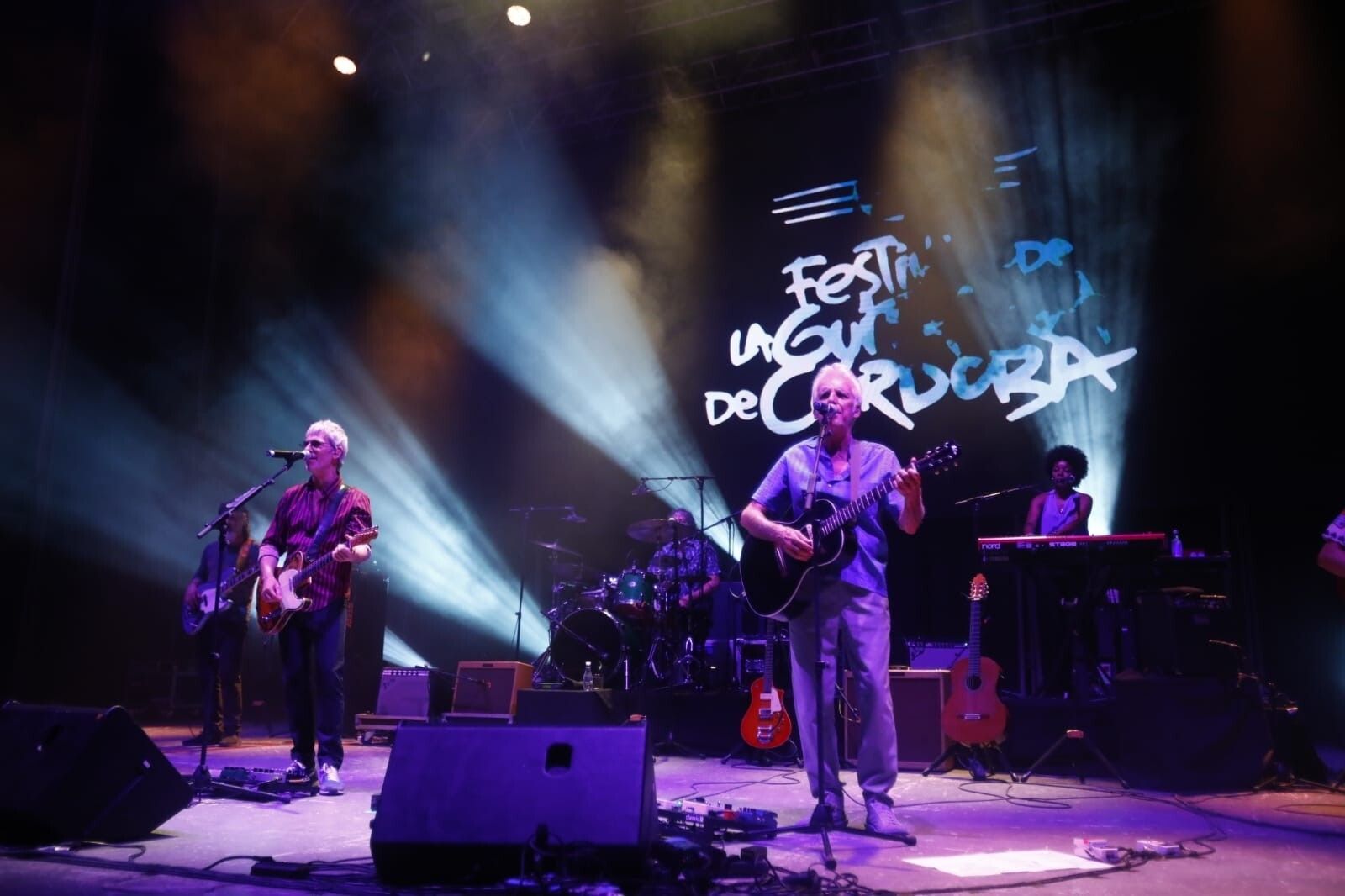 Actuación de Ariel Rot y Kiko Veneno en el 42 Festival de la Guitarra de Córdoba.