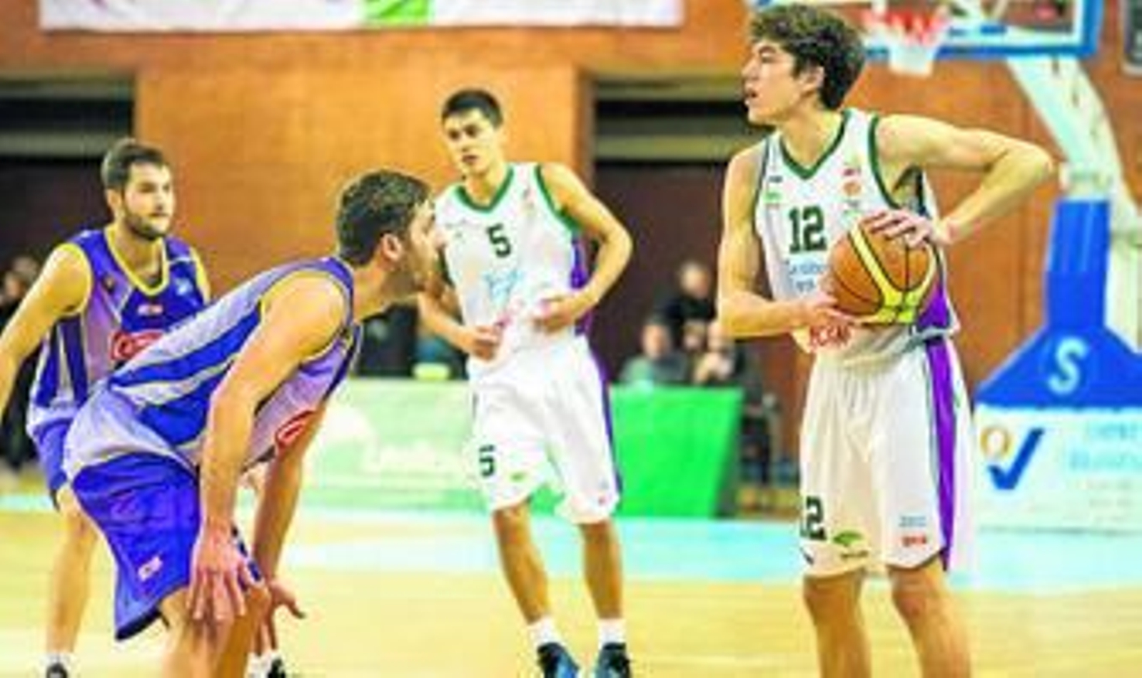 Rubén Gutiérrez, con el balón en las manos.