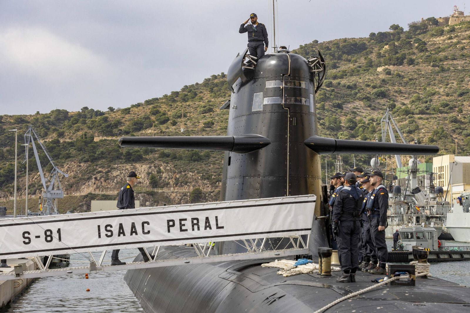El submarino S-81 'Isaac Peral', durante una visita del Rey en el arsenal de Cartagena.