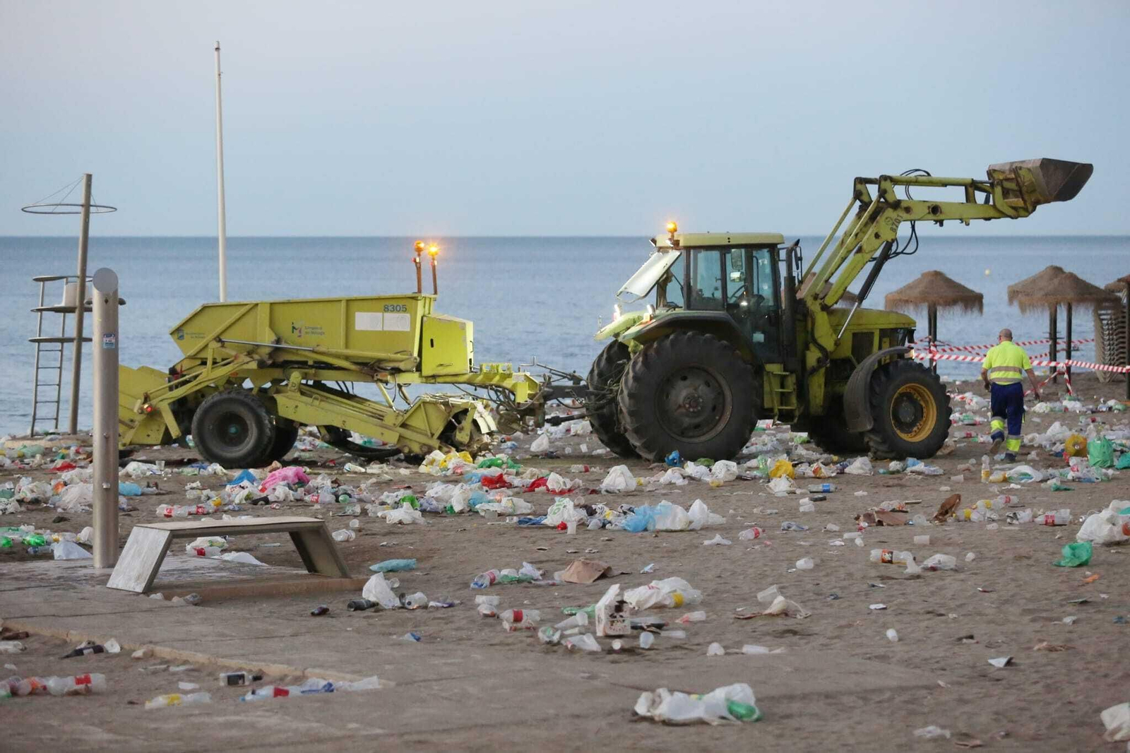 Así han amanecido las playas de Málaga tras la noche de San Juan