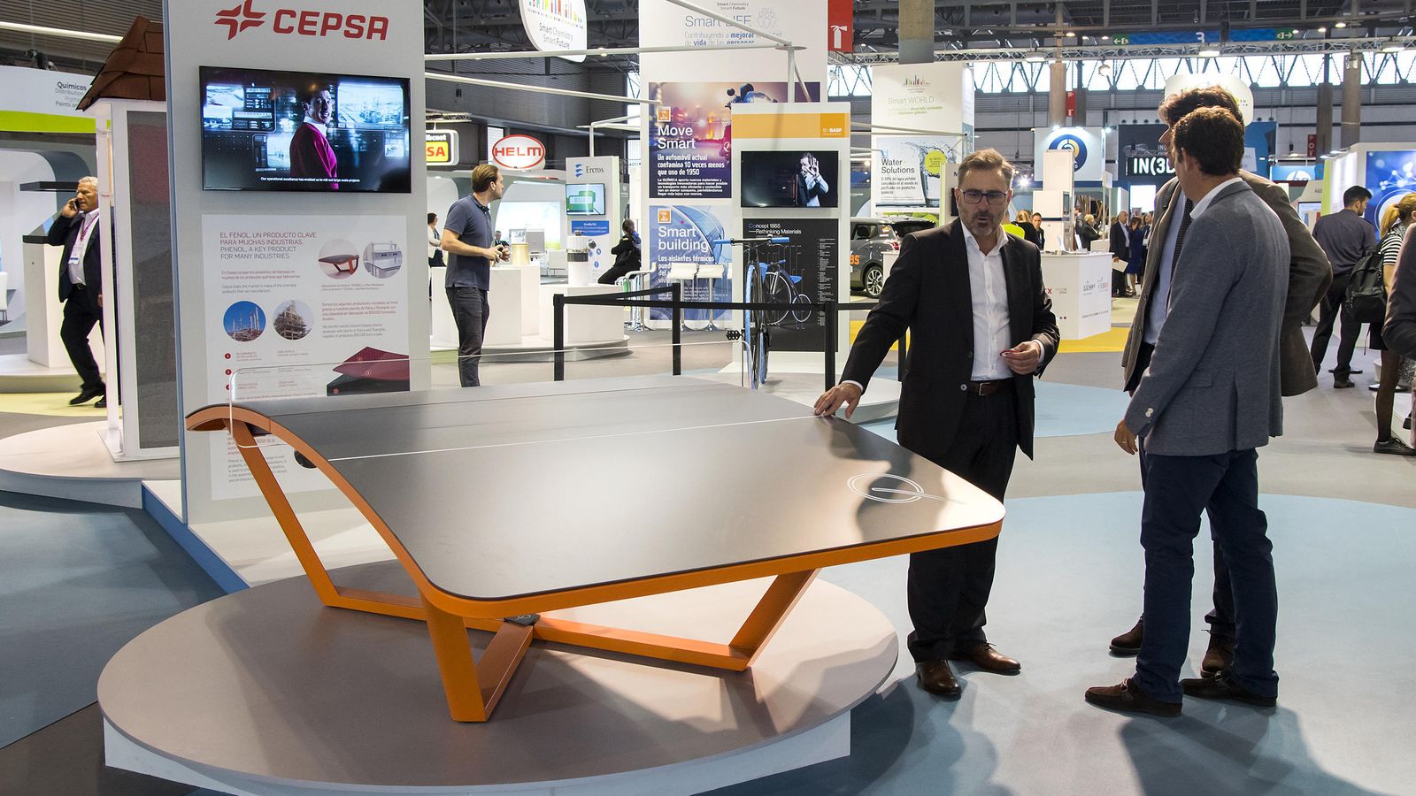 Mesa de Teqball en la exposición