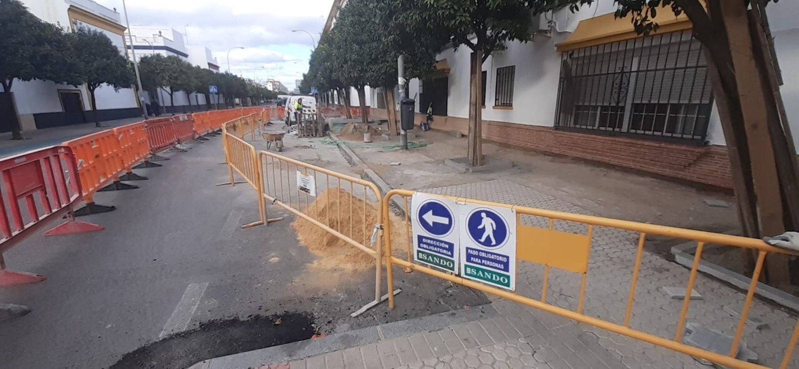 Mejora de acerados en el barrio del Tiro de Línea.
