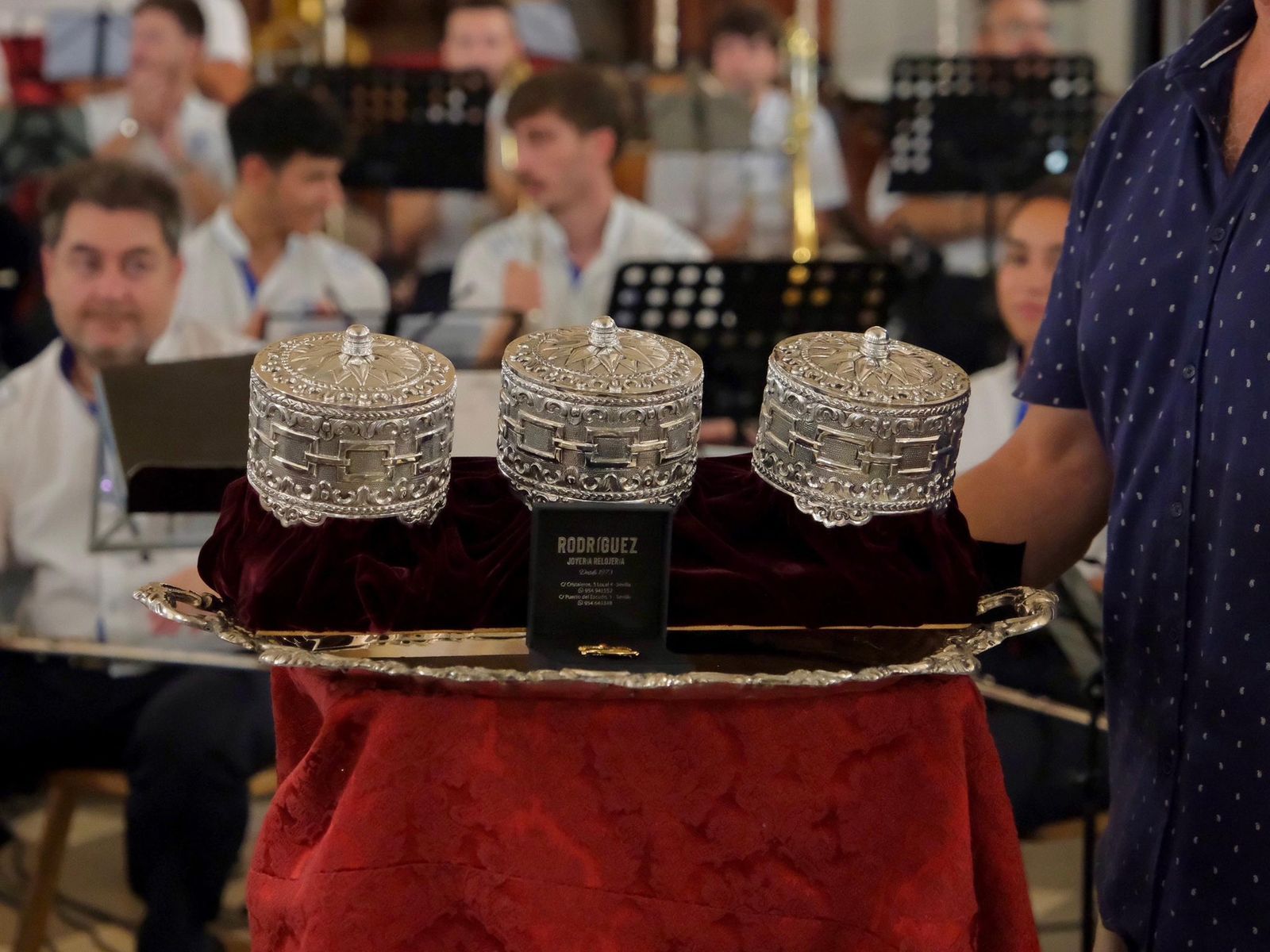 Nuevos casquillos de plata para la cruz del Señor