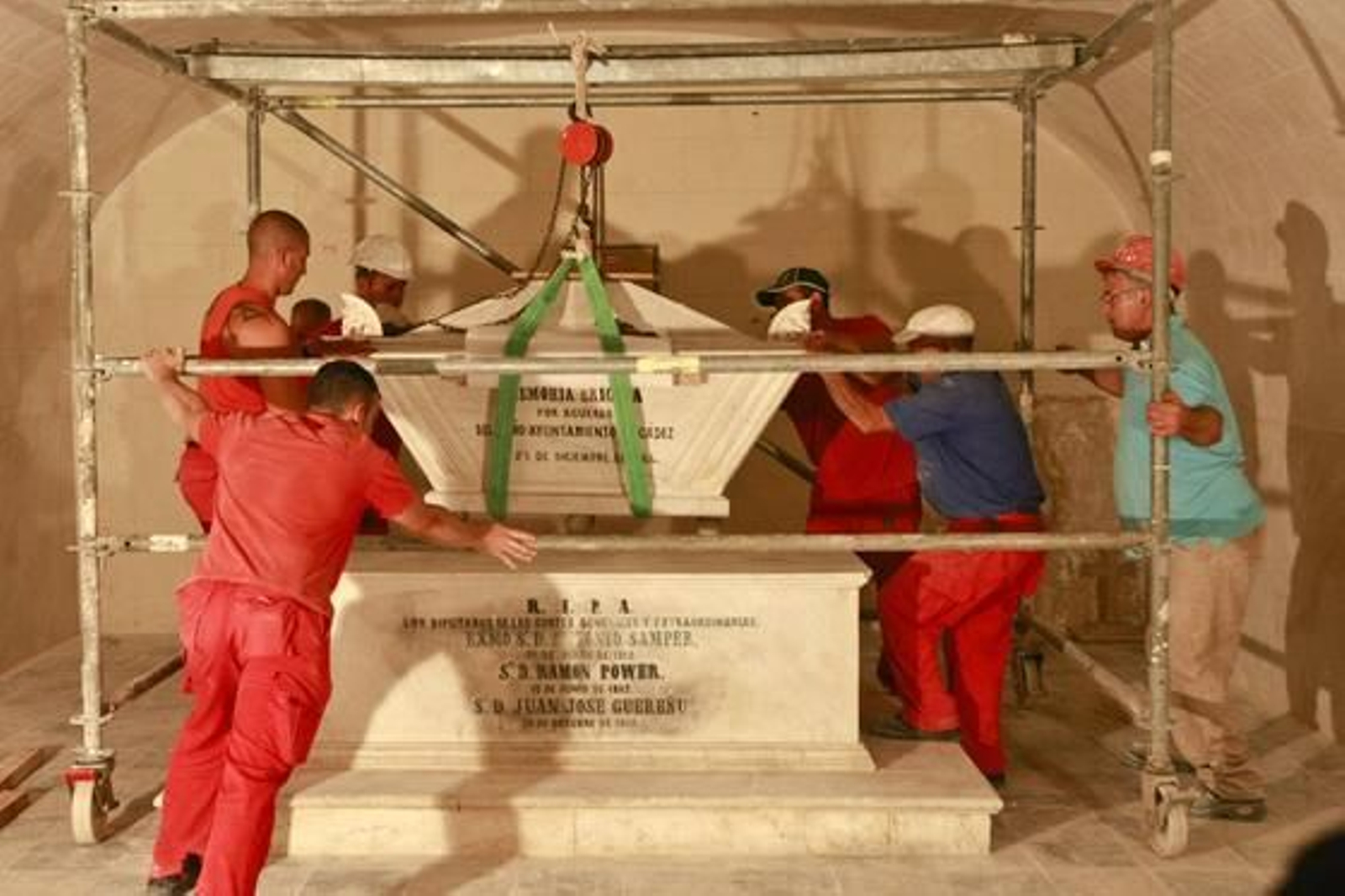 Los restos del diputado puertorriqueño fueron exhumados en la cripta de San Felipe Neri

Foto: Julio Gonzalez
