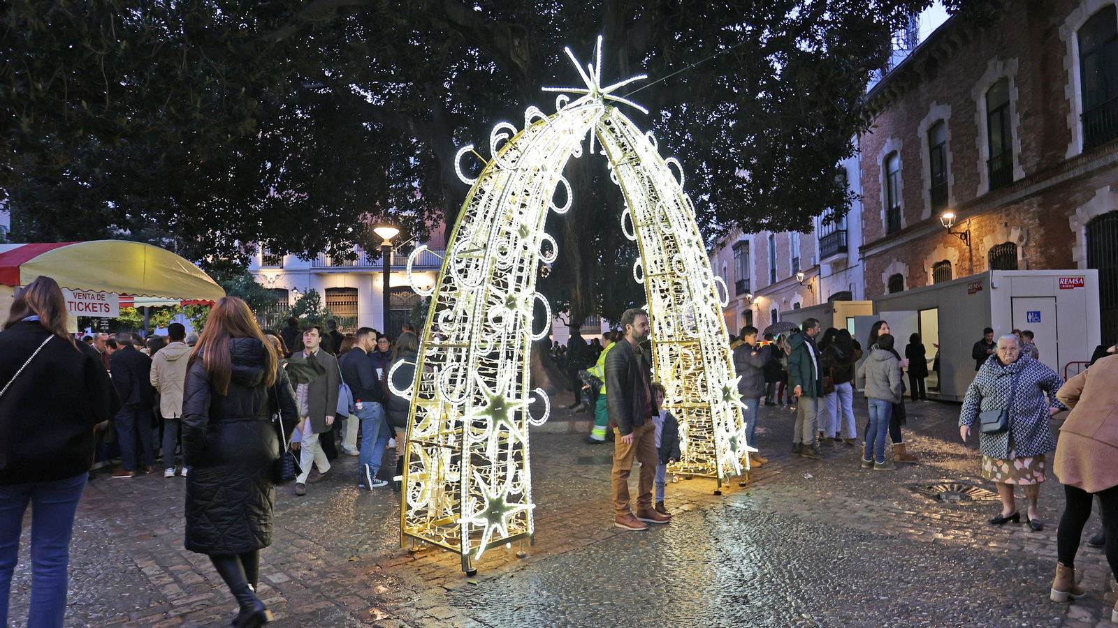 Ambiente de fiesta pasado por agua en las zambombas de Jerez