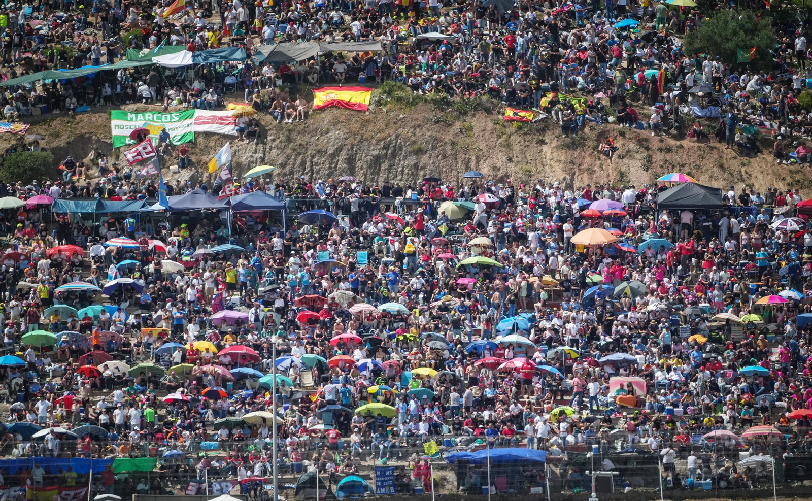 Imágenes del gran ambiente el domingo de carreras MotoGP en el Circuito de Jerez