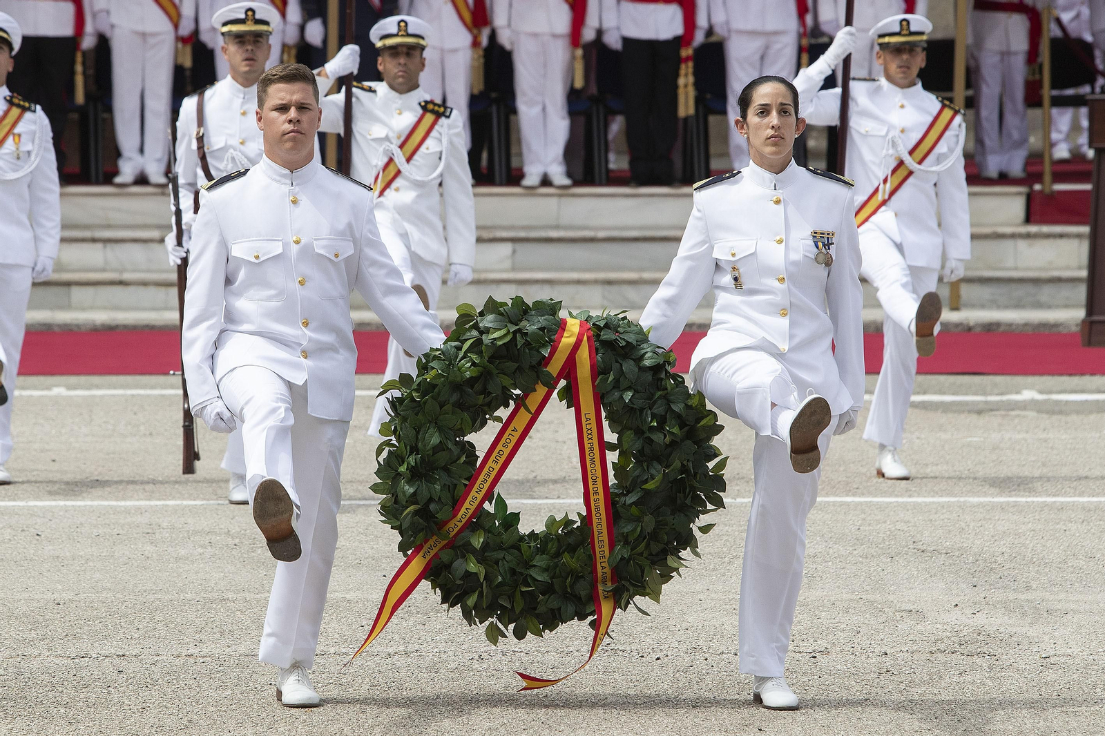 Las imágenes de la entrega de despachos en la Escuela de Suboficiales de la Armada