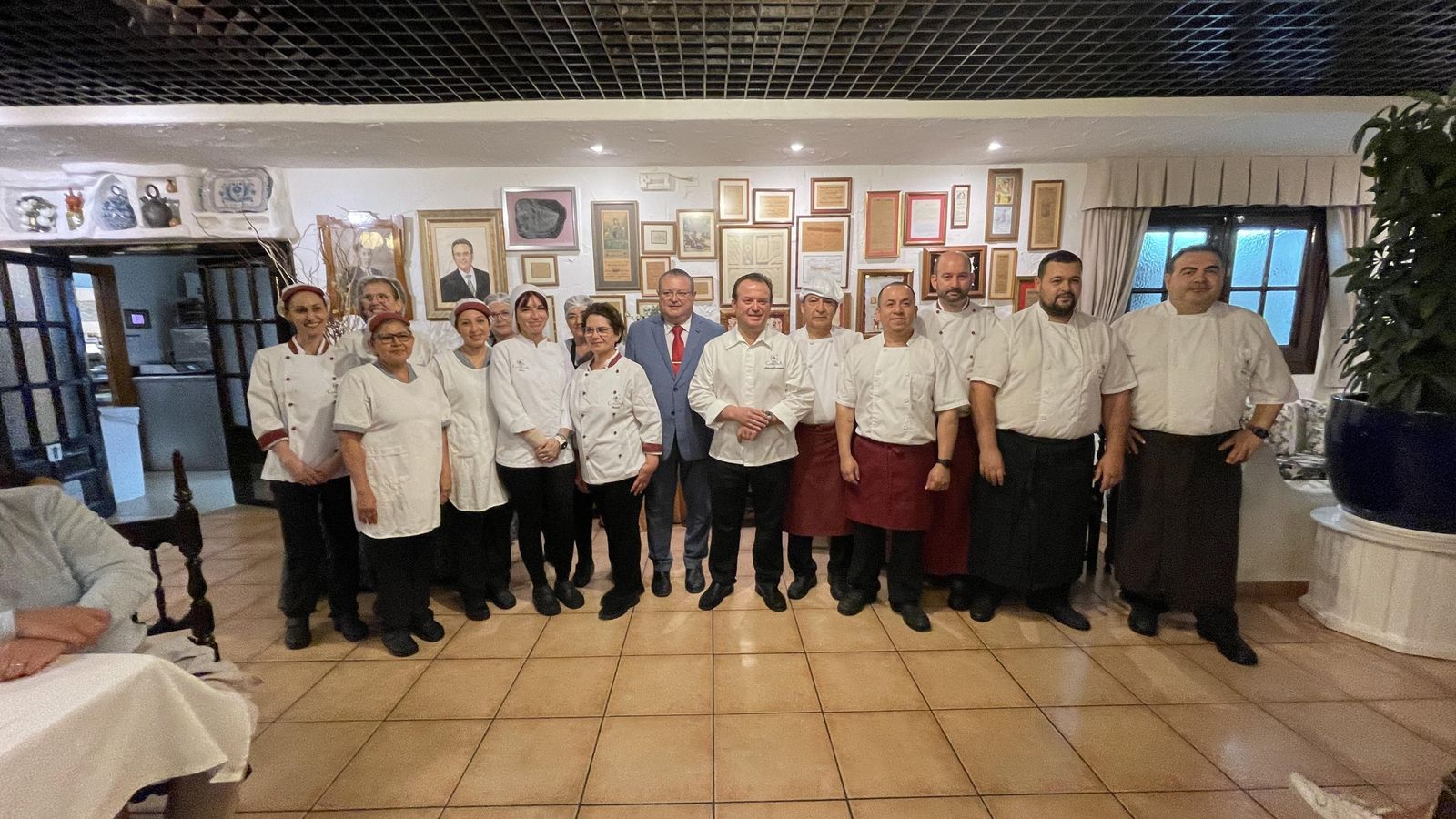 El equipo de cocina de Terraza Carmona.