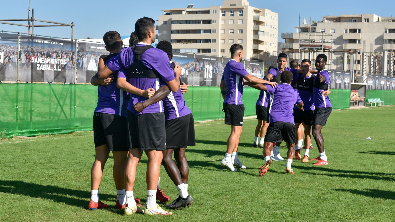 Entrenamiento de la Balona en el estadio Municipal de La Línea