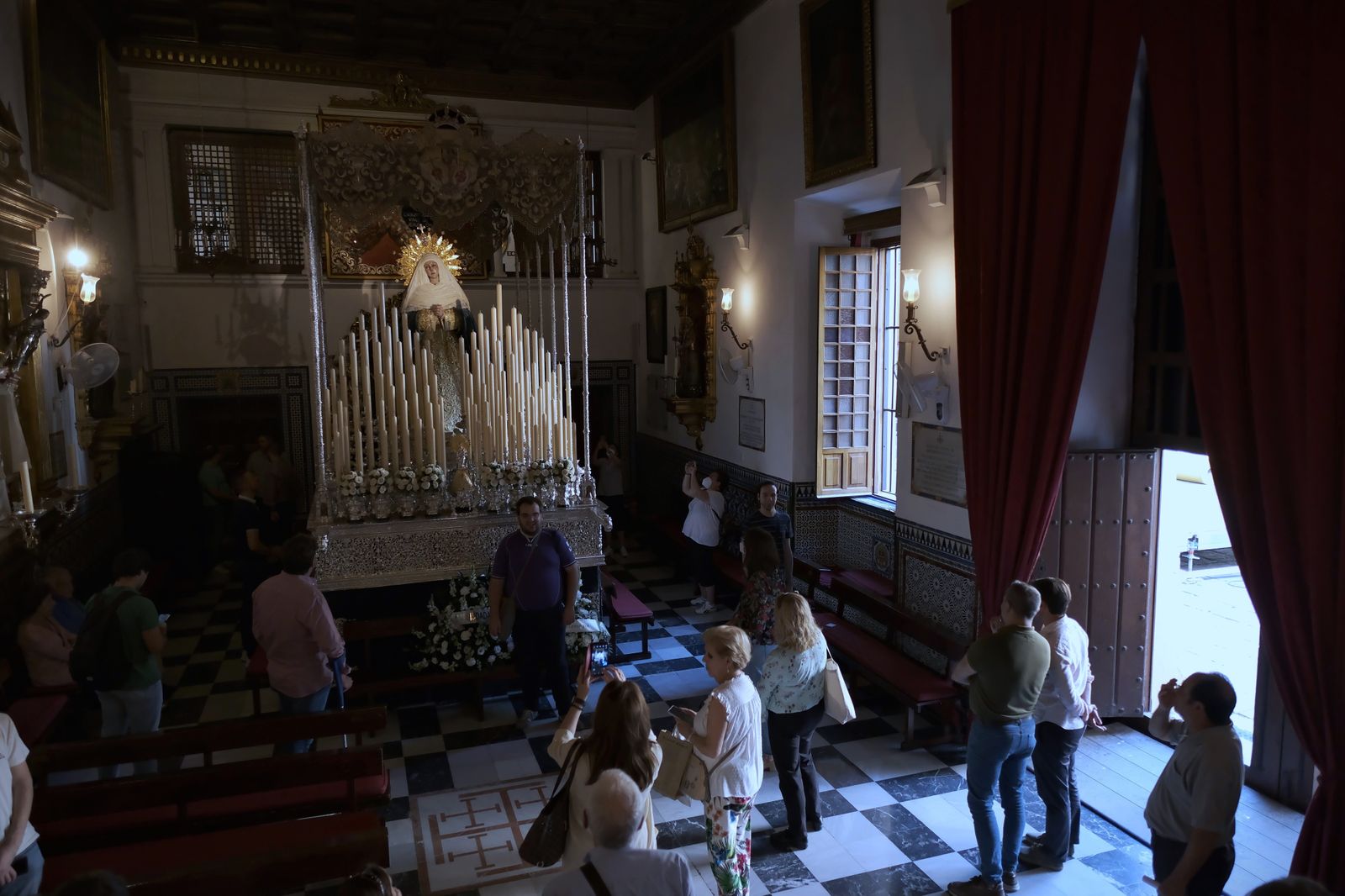 La imágenes de la Virgen de las Aguas del Museo en su palio