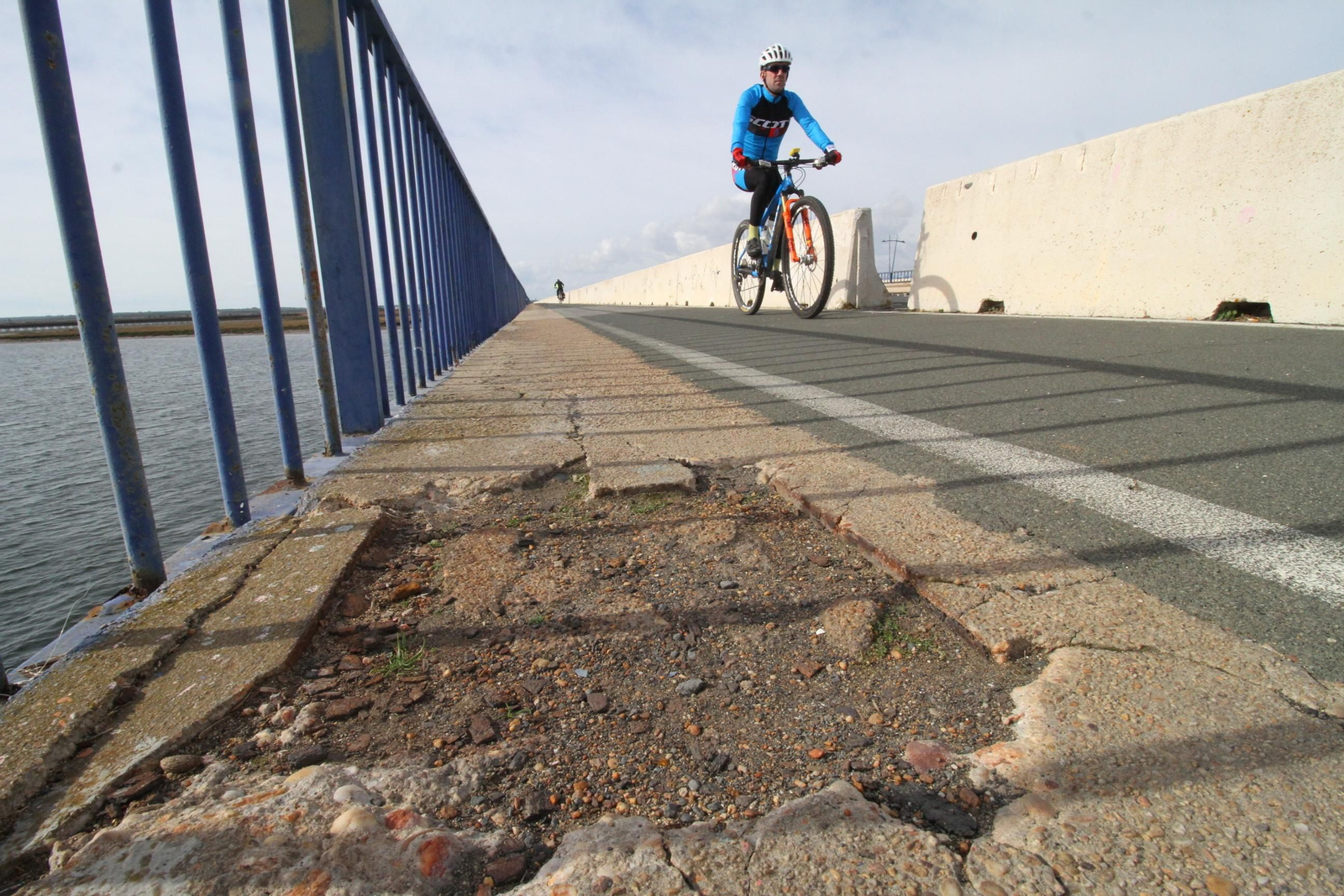 Imágenes del mal estado del puente Sifón.
