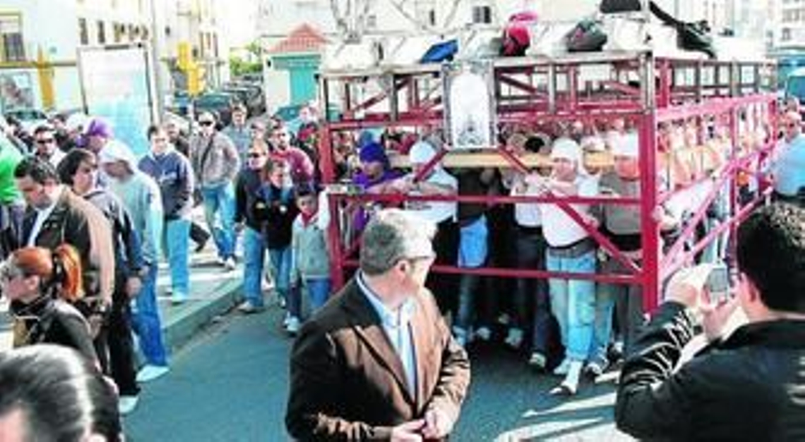 Tres Caídas hizo de un ensayo un motivo para ayudar a los necesitados.