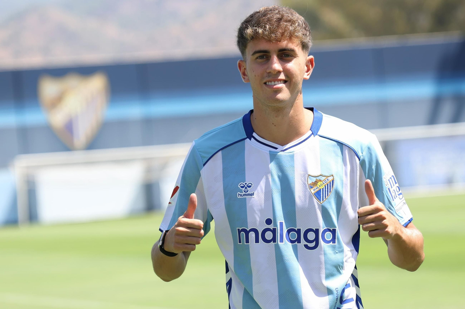 La presentación de Adrián Niño como jugador del Málaga CF, en fotos