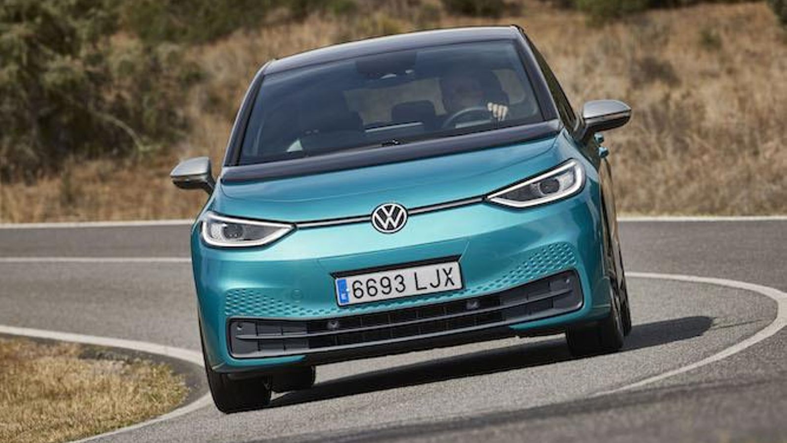 El comportamiento en carretera del ID.3 sorprende: la disposición de la batería bajo el piso le da un gran equilibrio