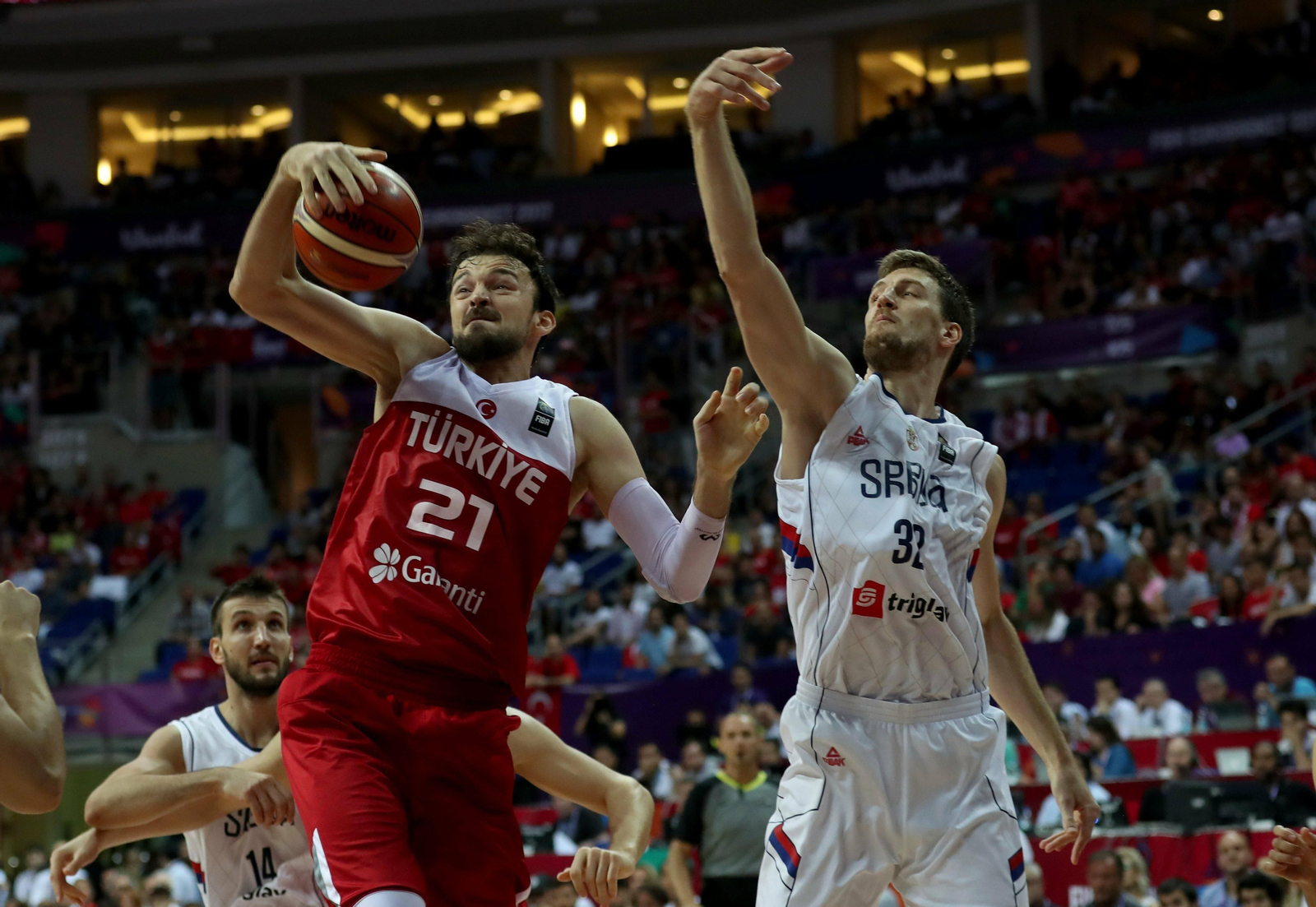 Ognjen Kuzmic, en un partido con Serbia.