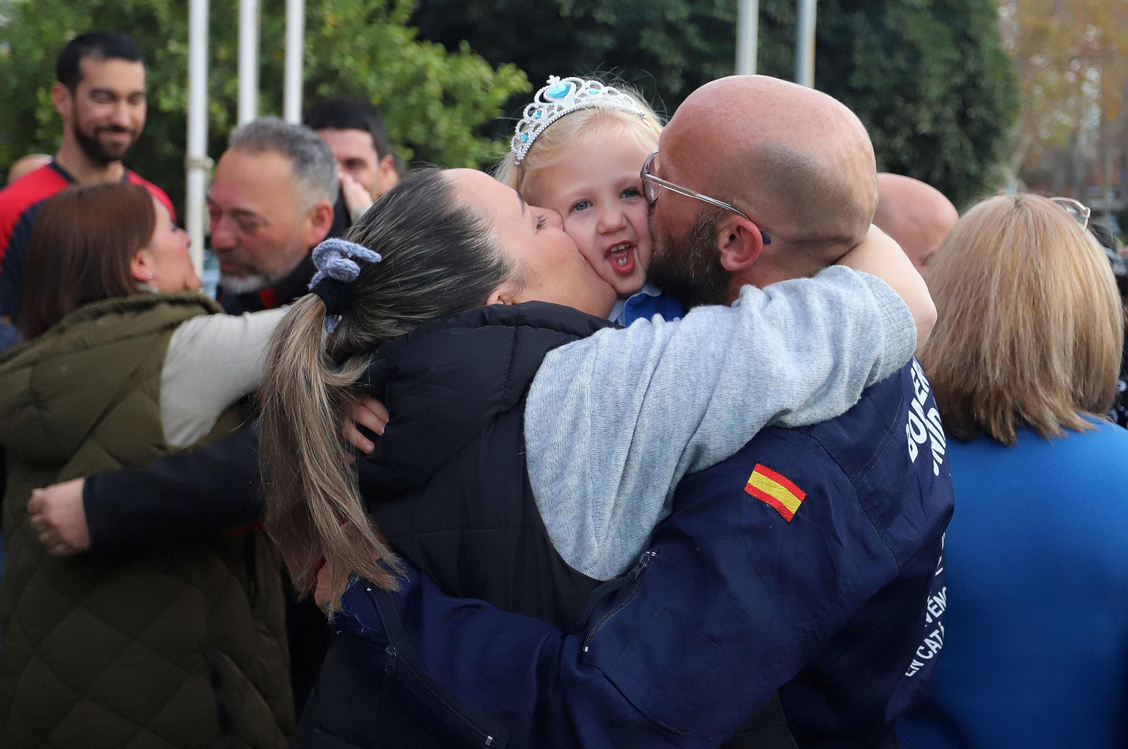 Imágenes del emotivo regreso de los Bomberos de Huelva tras sus labores de rescate en Turquía