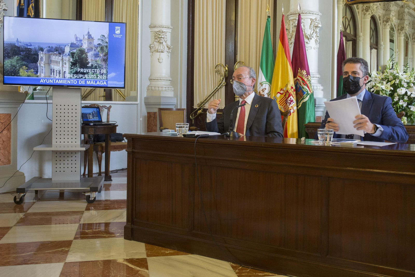 Francisco de la Torre y Carlos Conde, en la presentación de las cuentas municipales.