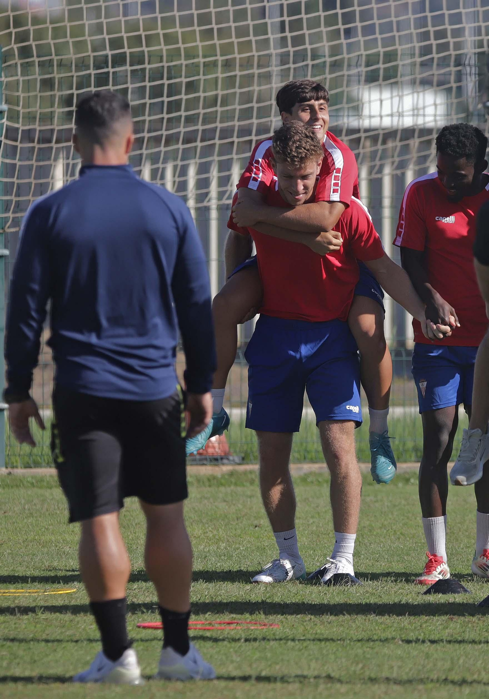Las fotos de entrenamiento del Algeciras CF para preparar el partido ante el Europa