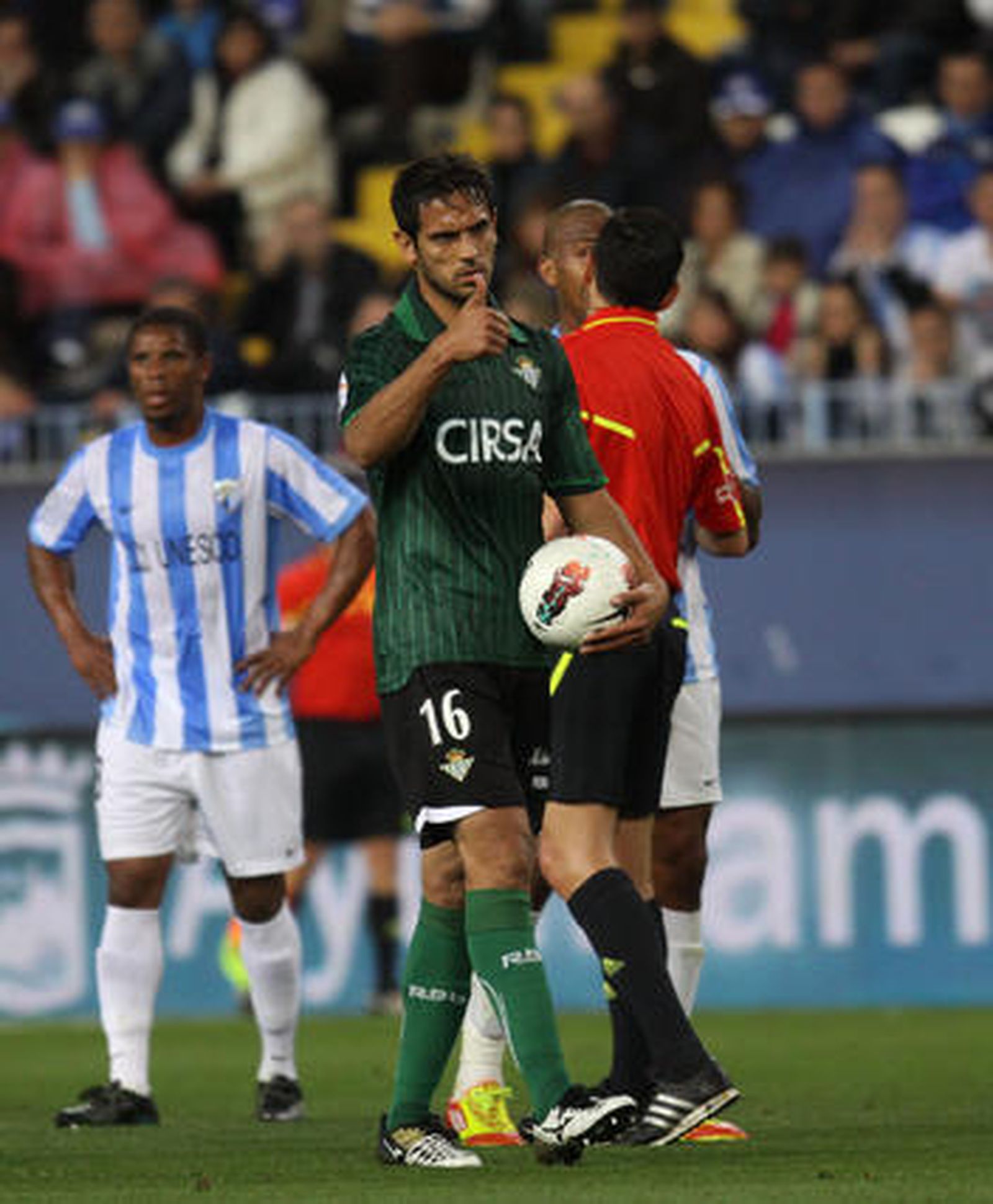 El Betis vence al Málaga en La Rosaleda (0-2). / Migue Fernández