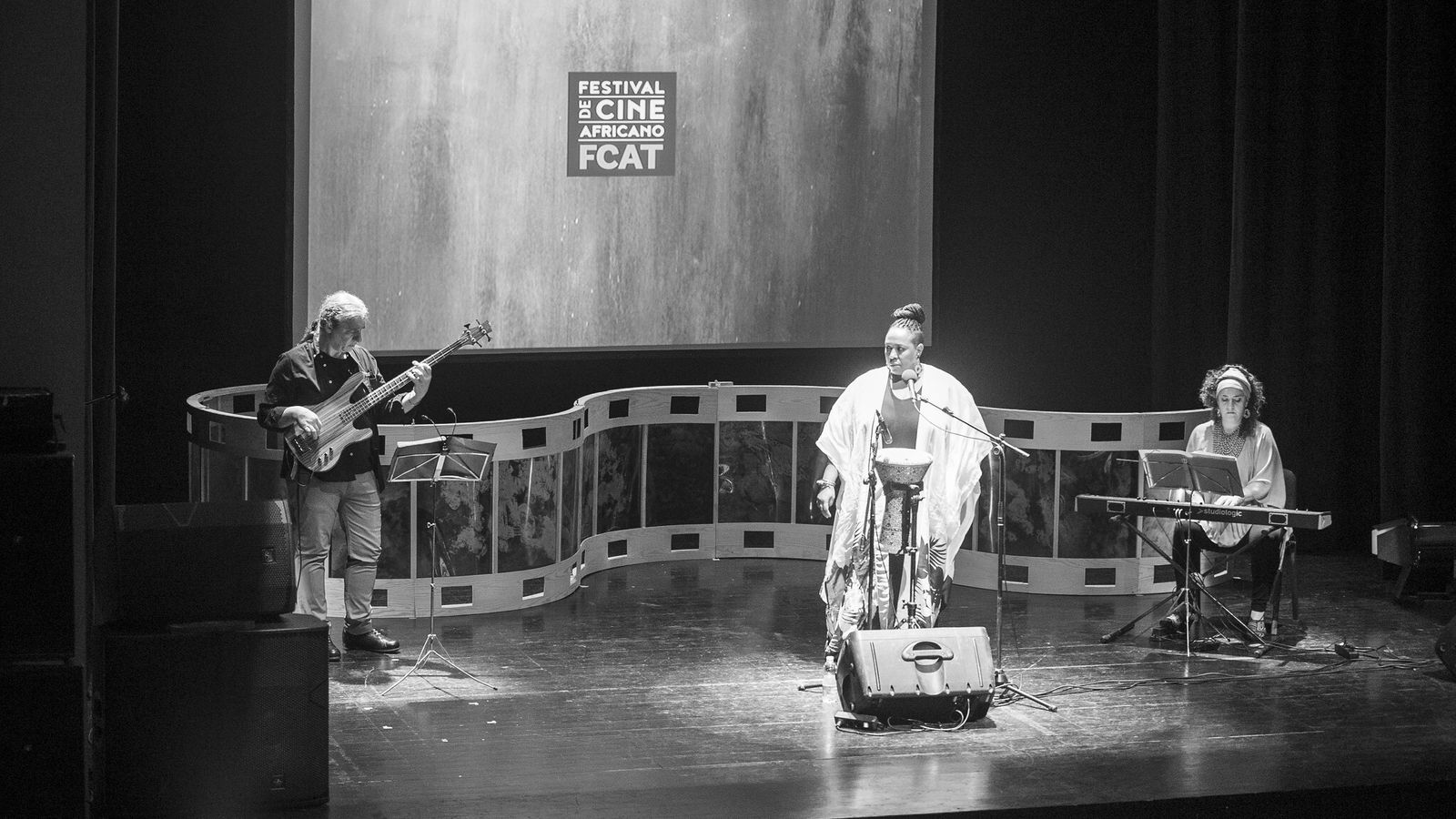 Actuación de la artista Rasha.