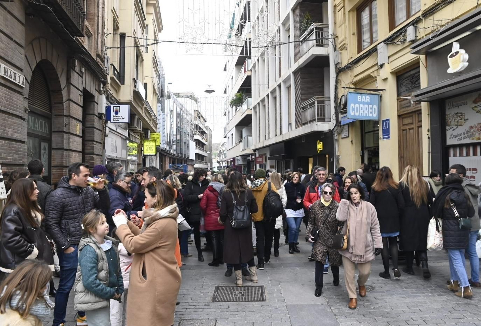 Ambiente en las calles del centro de Córdoba para despedir el año 2023, en imágenes