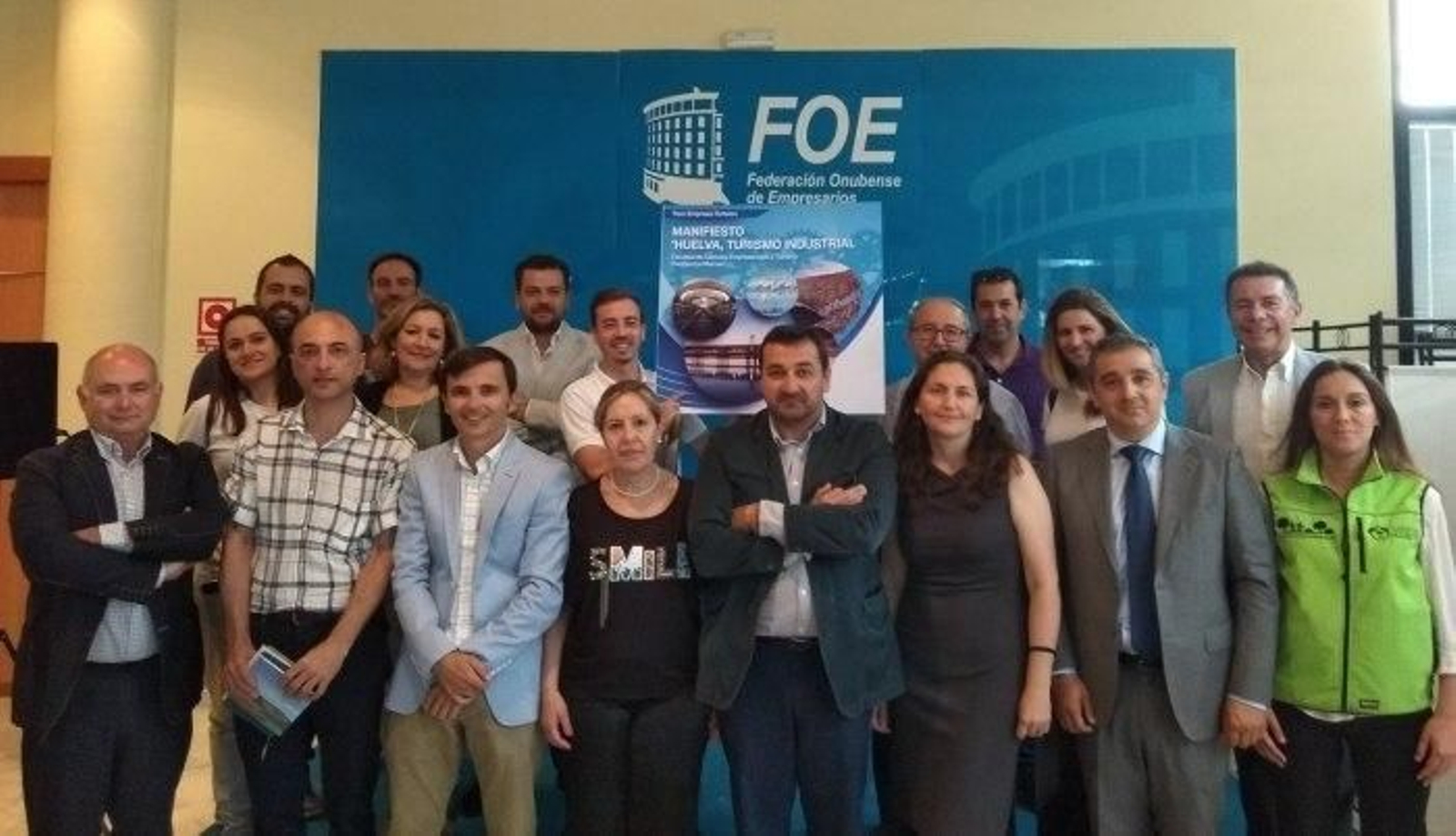 Reunión entre representantes de la FOE y de la Universidad.