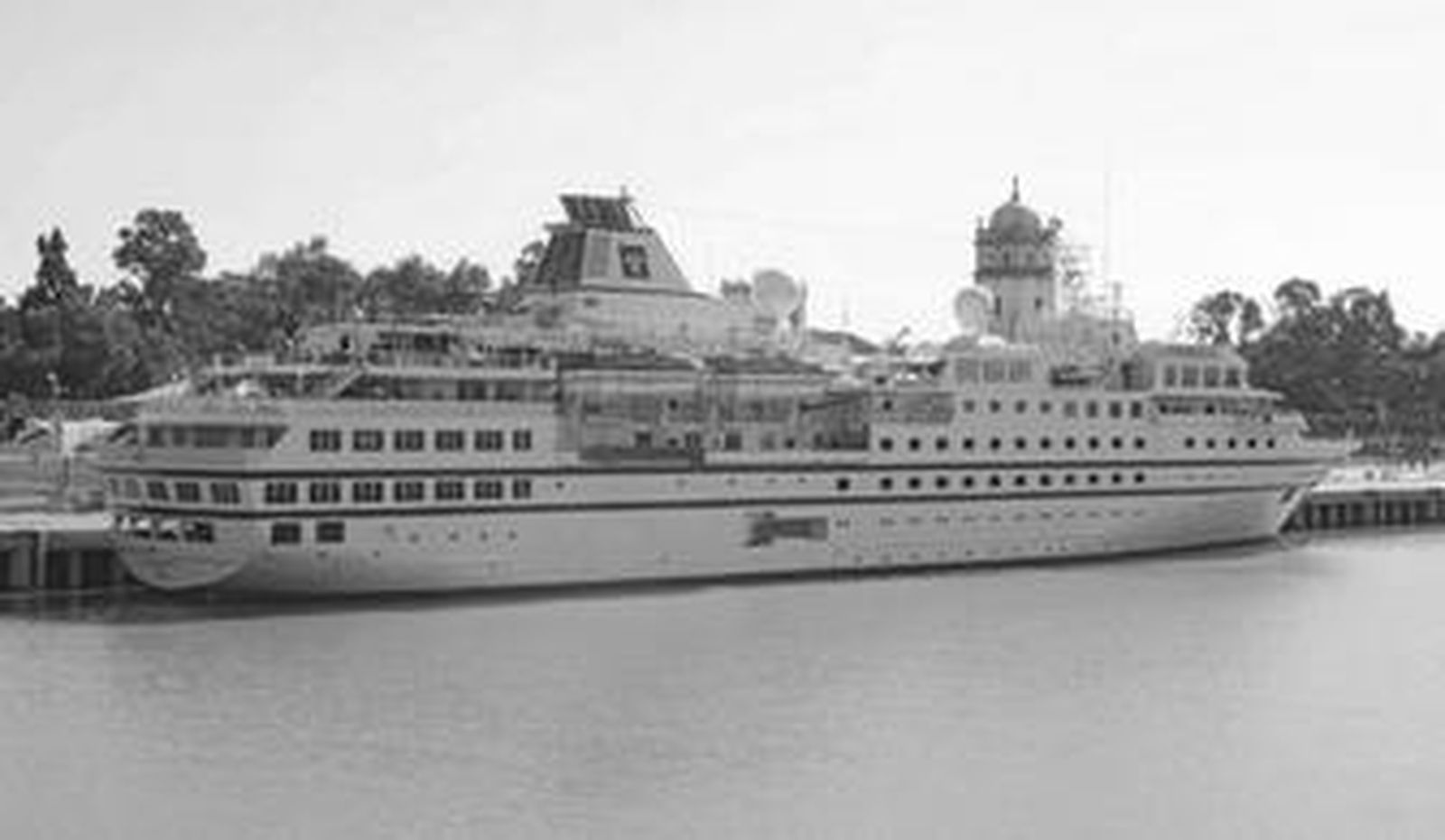 El crucero Hanseatic, que atracó en el Muelle de las Delicias de Sevilla a finales de octubre.