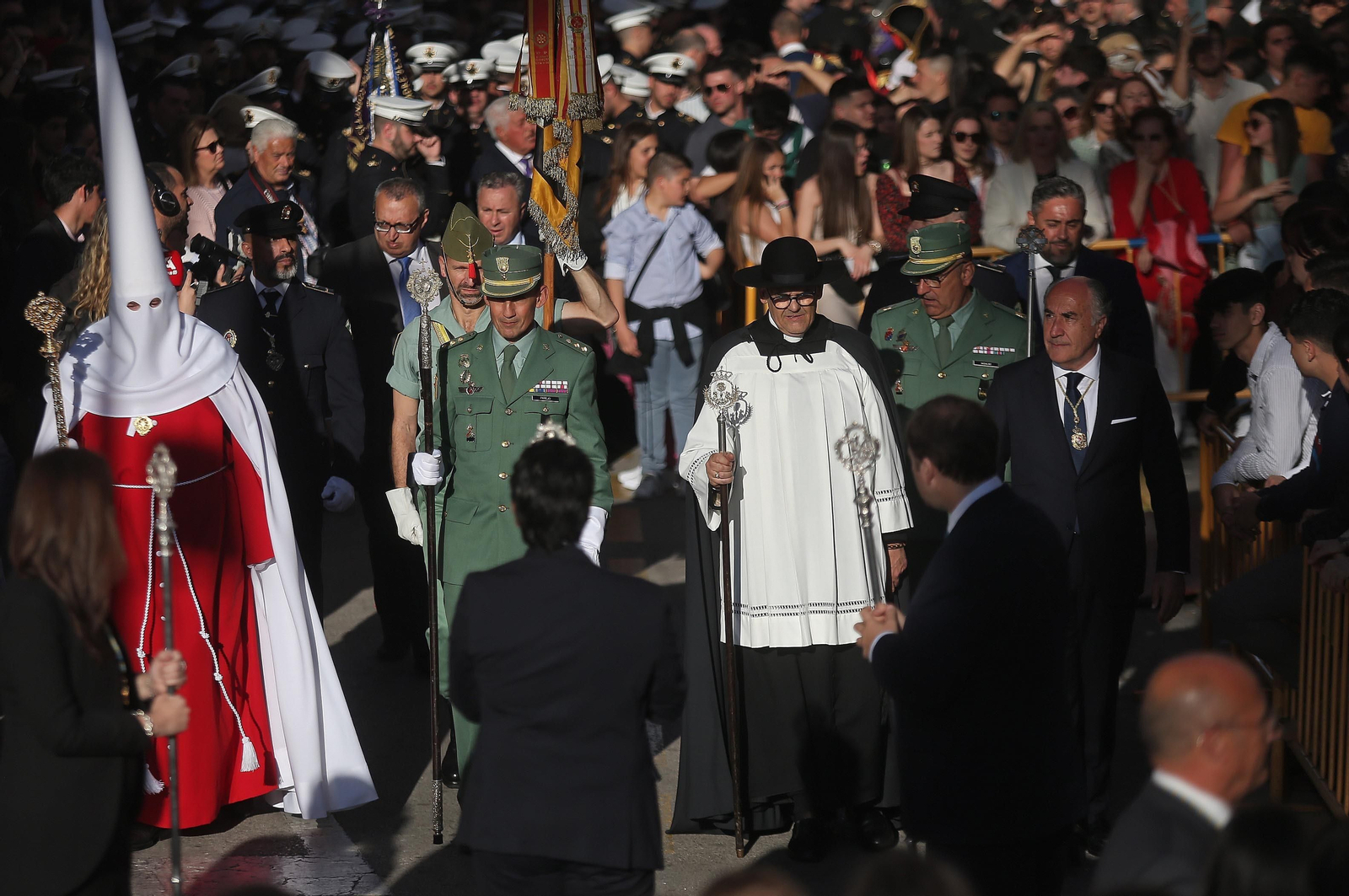 Fotos del Lunes Santo en Algeciras: Coronado de Espinas y La Columna