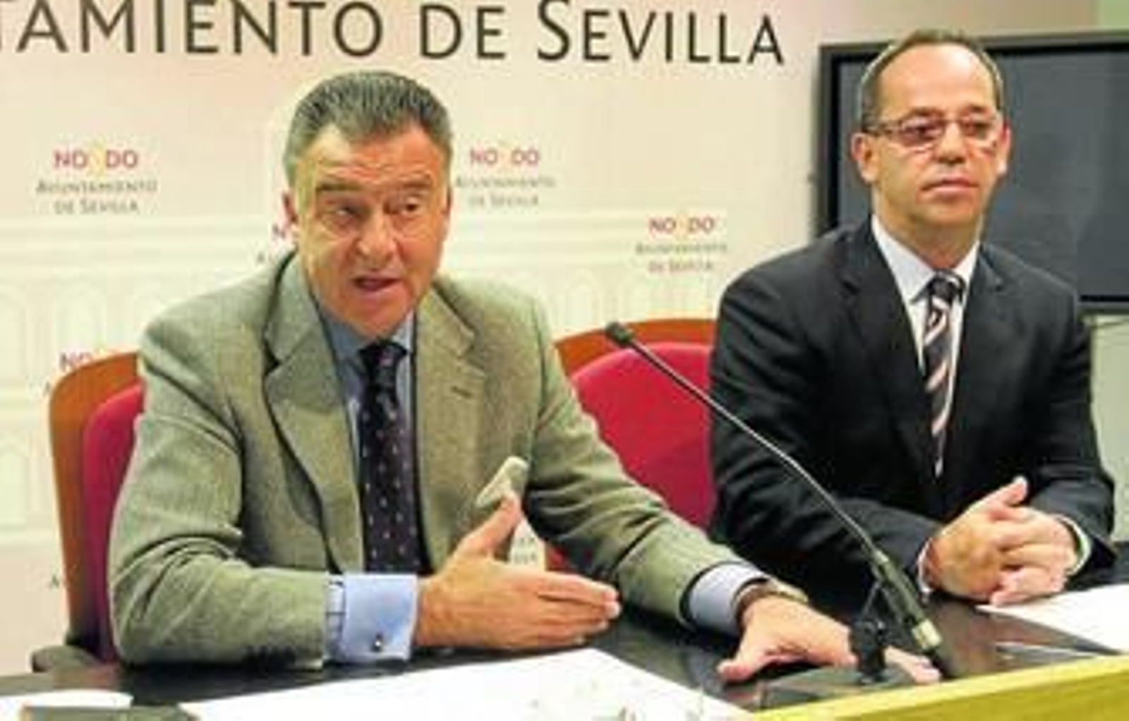 Felipe Luis Maestro, director gerente de Fibes, y José María de Miguel, presidente de Szena.