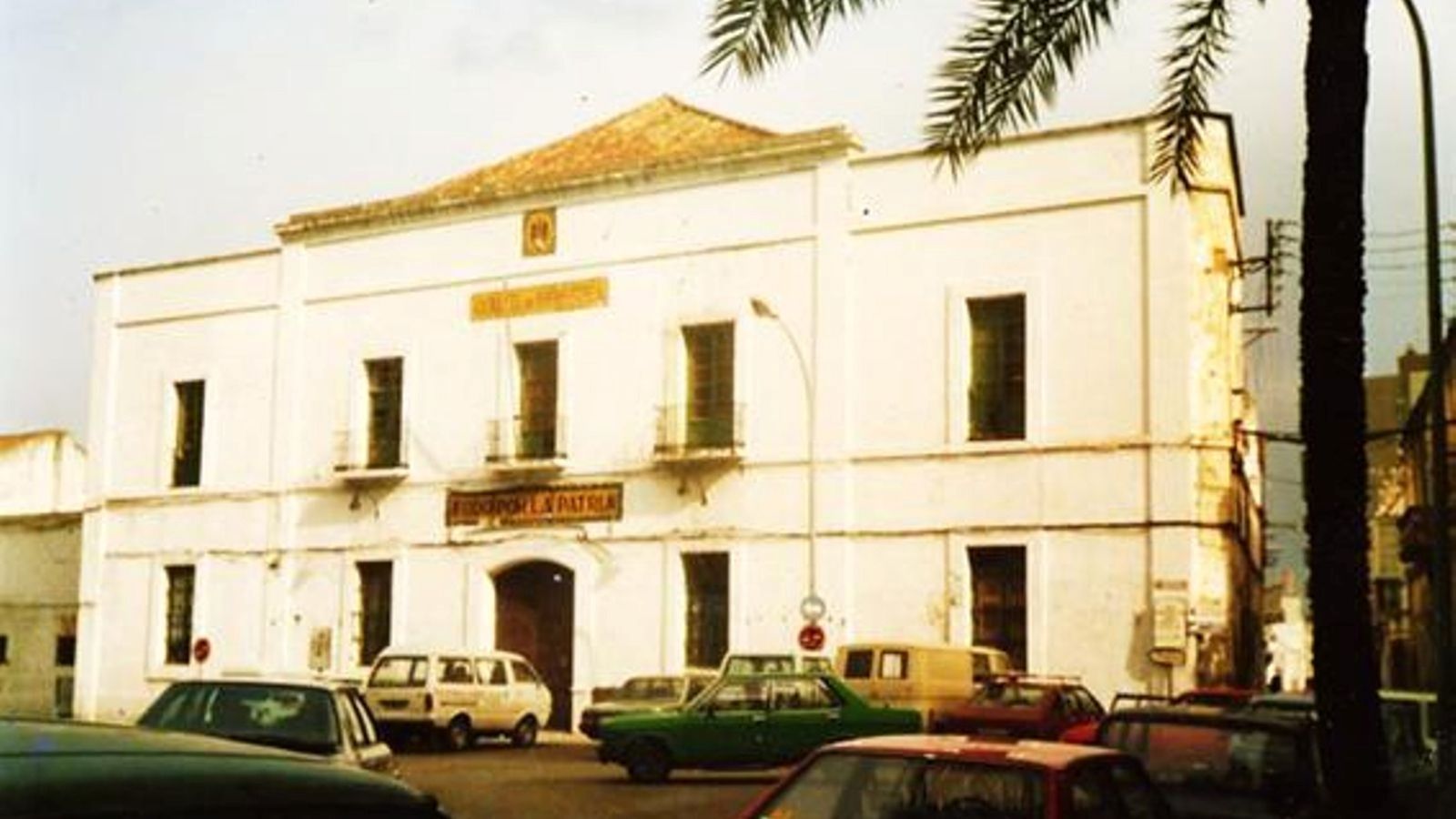 Fachada del cuartel del Calvario, cuando estaba allí en Regimiento de Extremadura 15