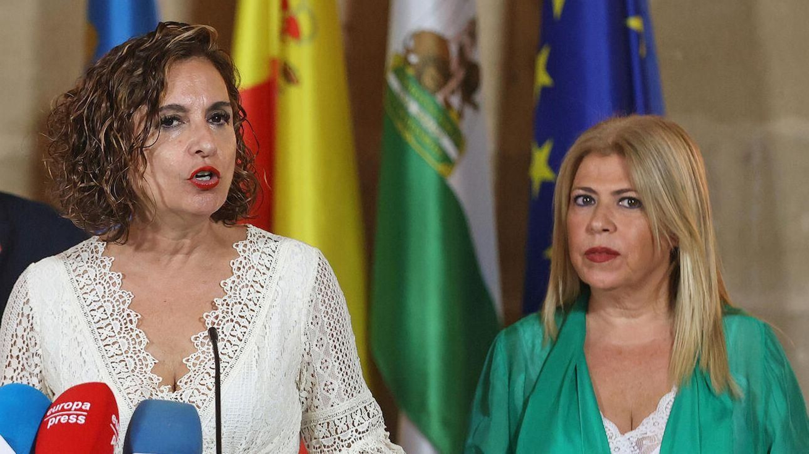 María Jesús Montero y Mamen Sánchez, en una imagen de archivo de un acto en Jerez.