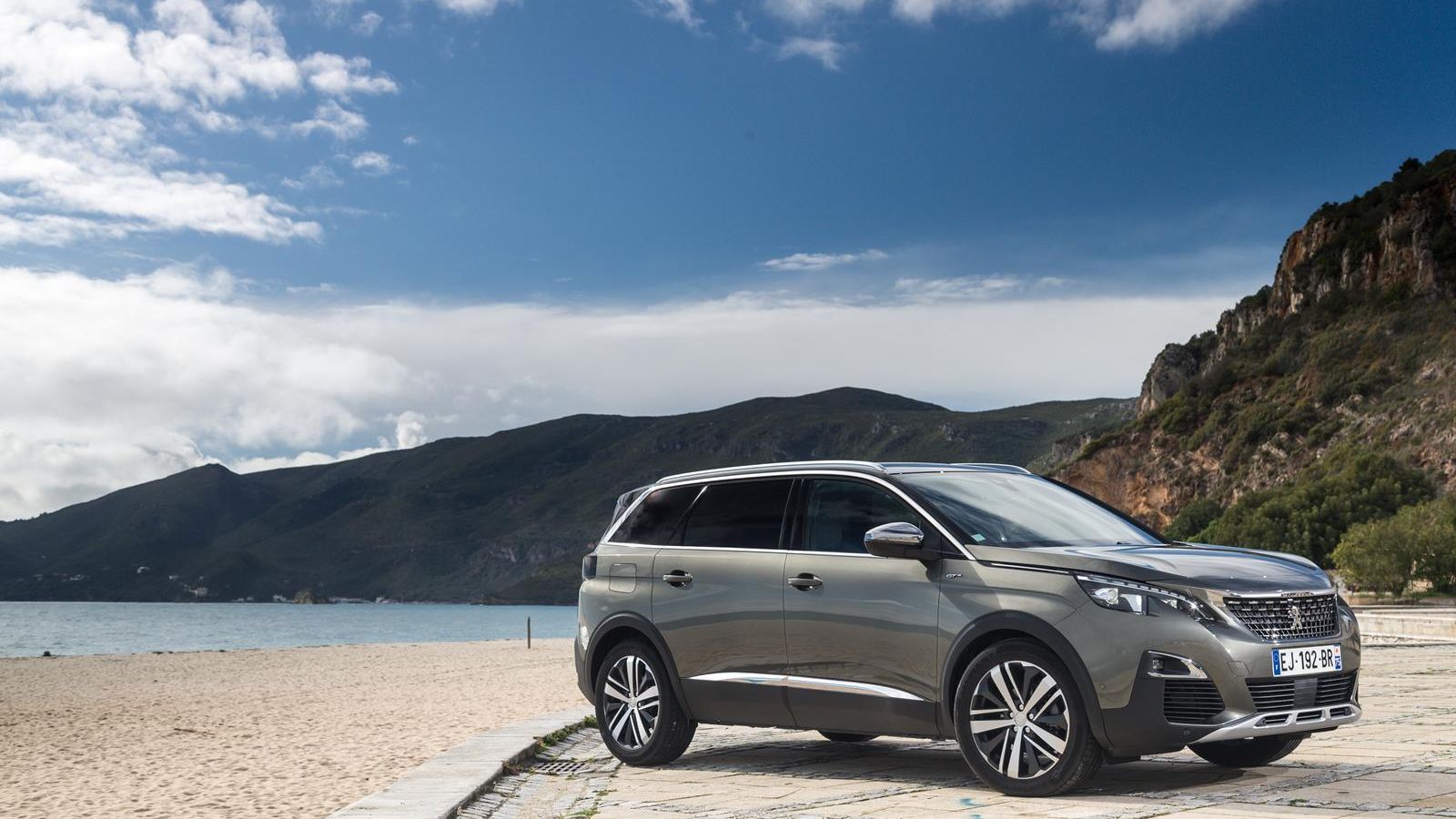 A pesar de su configuración de siete plazas, su tamaño -4,64 metros- es contenido.