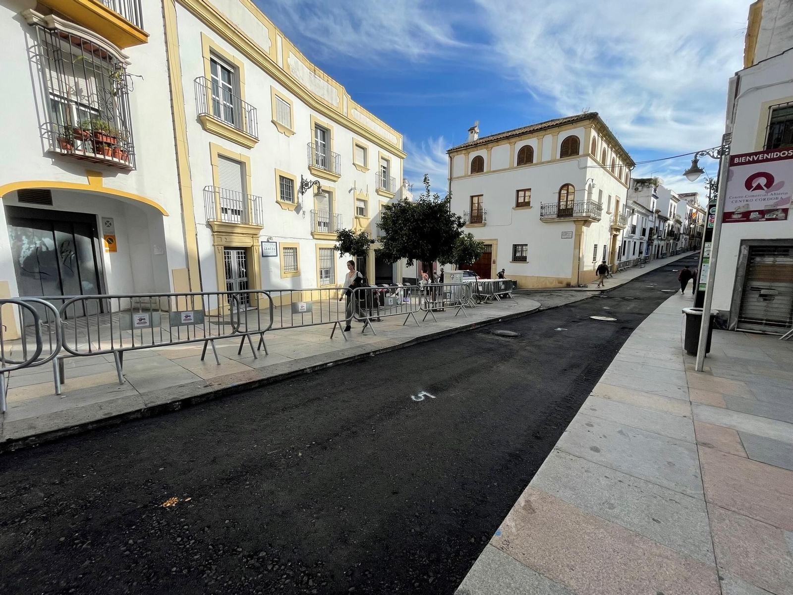 La calle Alfaros tras su primera fase de obras, en imágenes