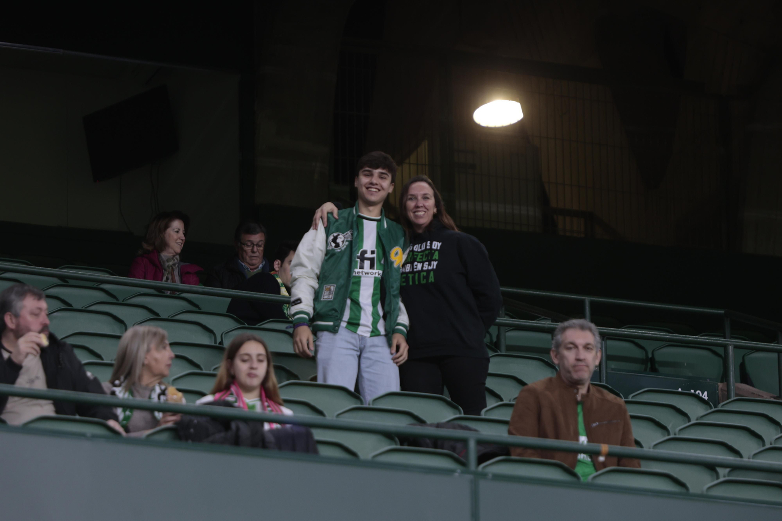 Búscate en las gradas del Villamarín