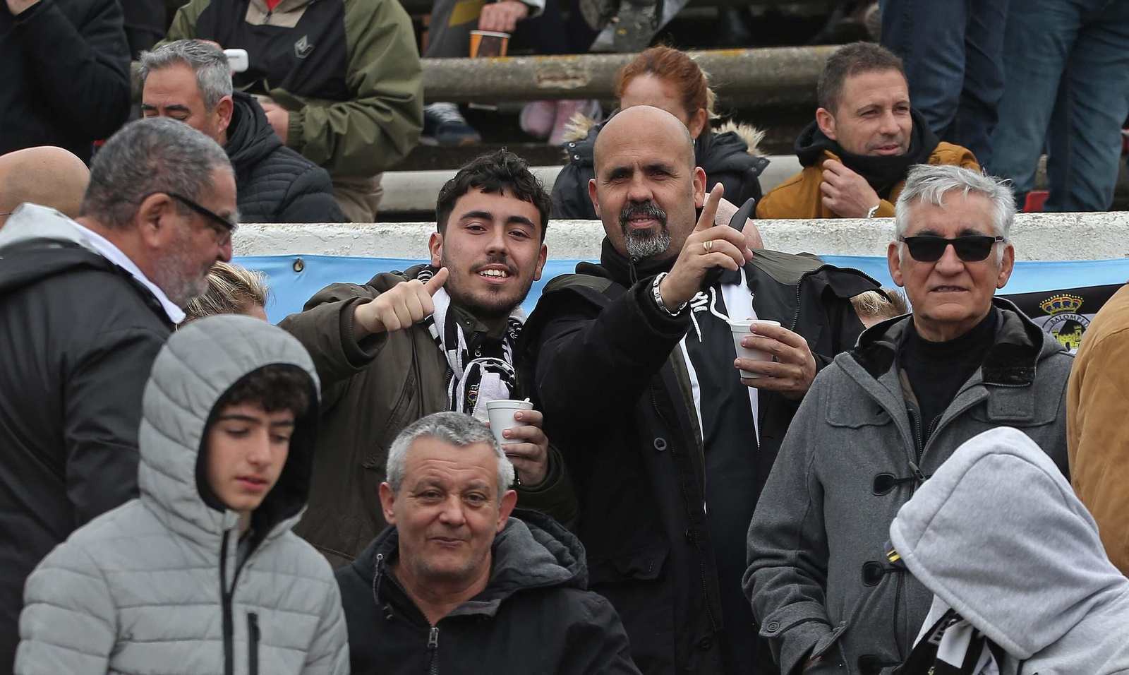 Fotos de la afición durante el Balona - San Fernando en el Municipal de La Línea