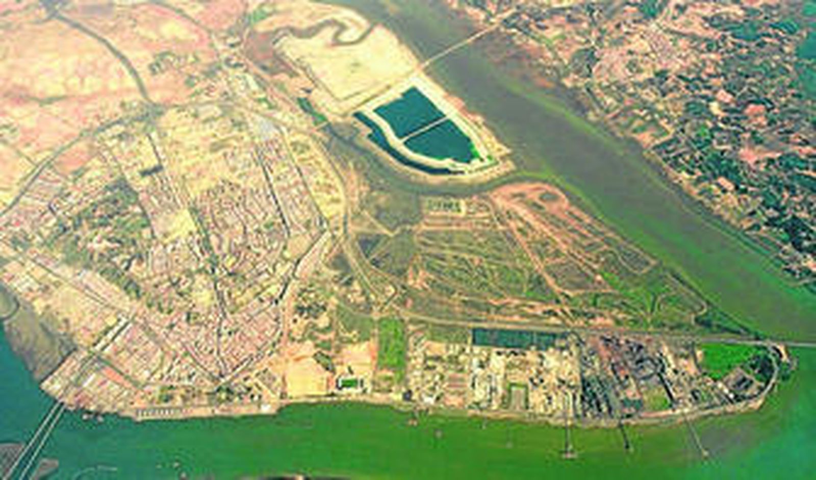 Vista aérea de la ciudad de Huelva y las desembocaduras del Odiel y el Tinto.
