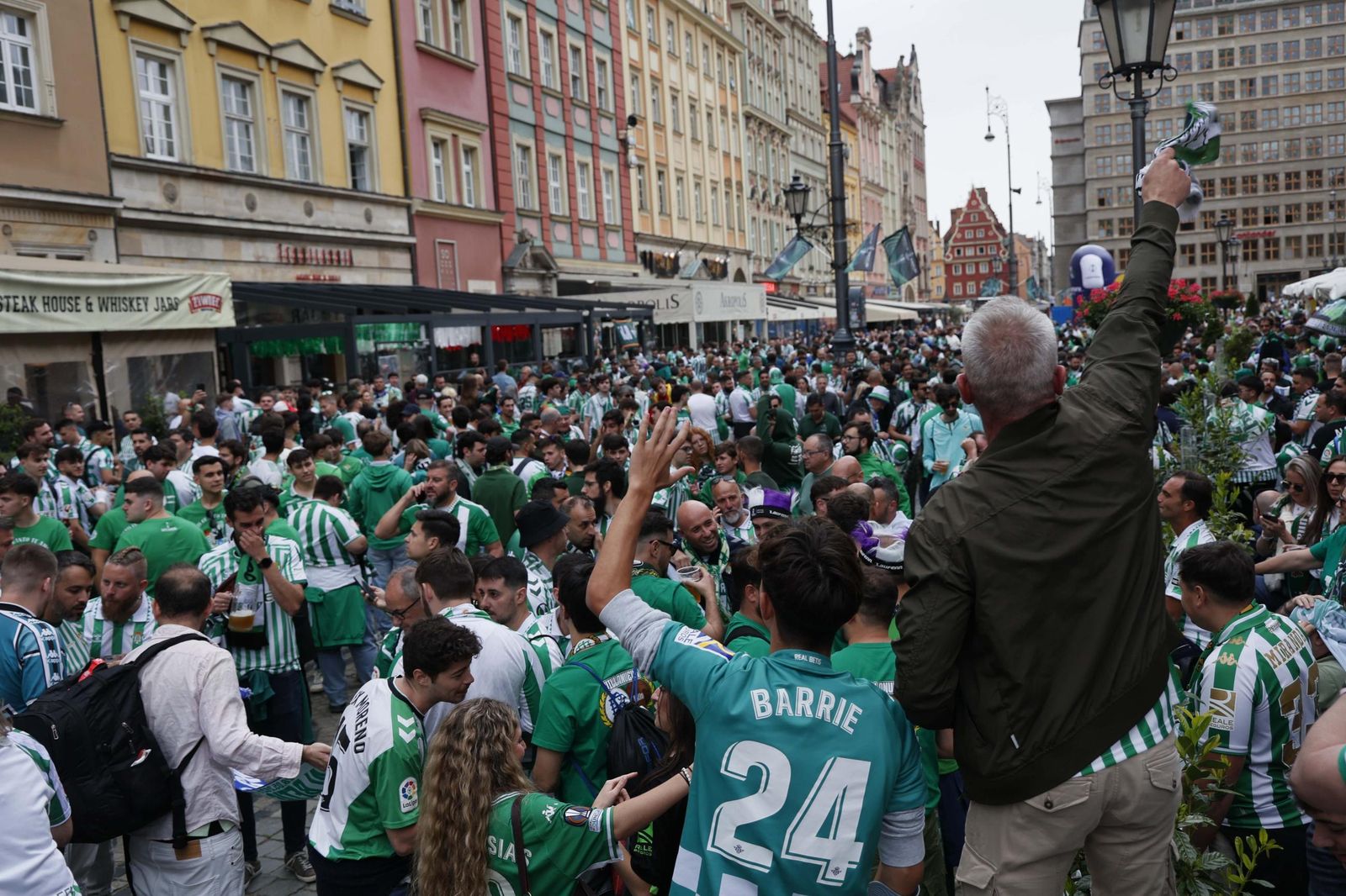Las imágenes de la marea verde en al final de la Conference League
