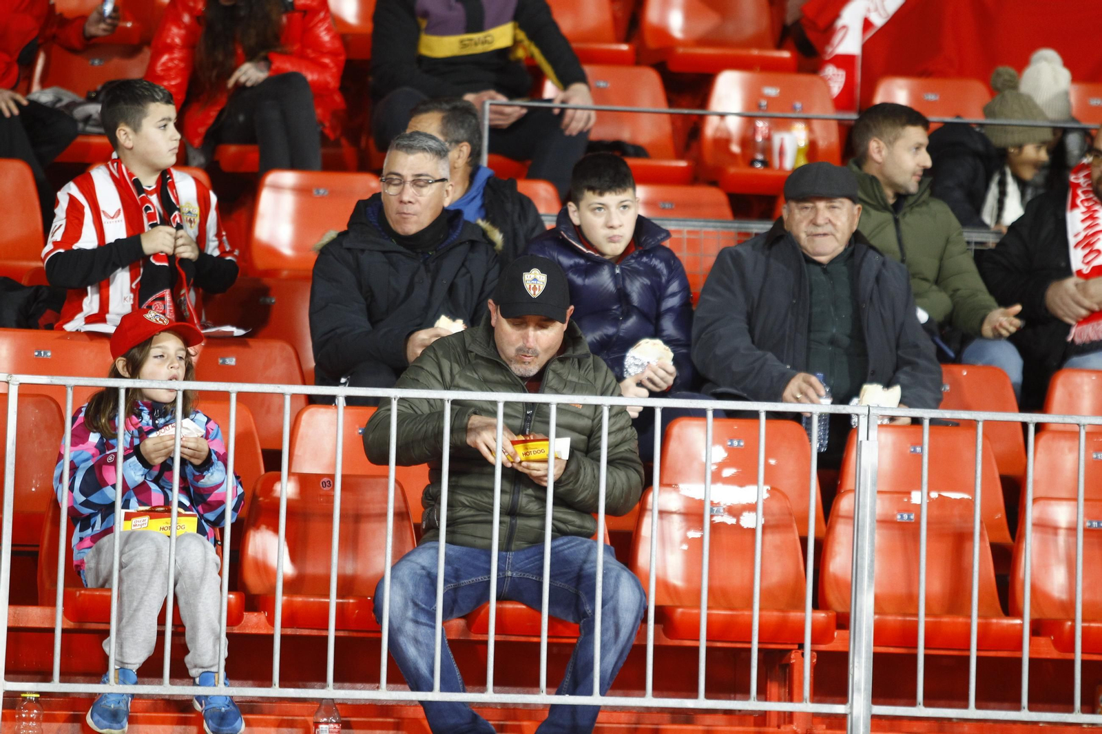 Búscate en las fotos de público del partido U.D. Almería-S.D. Huesca